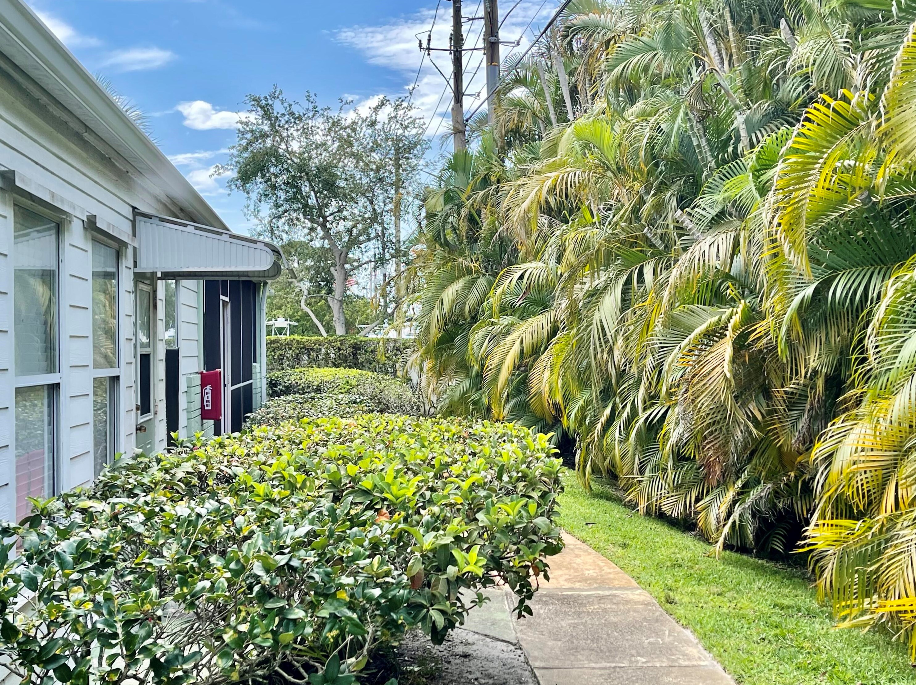 2100 Edler Dr, Stuart, FL 34994-4527