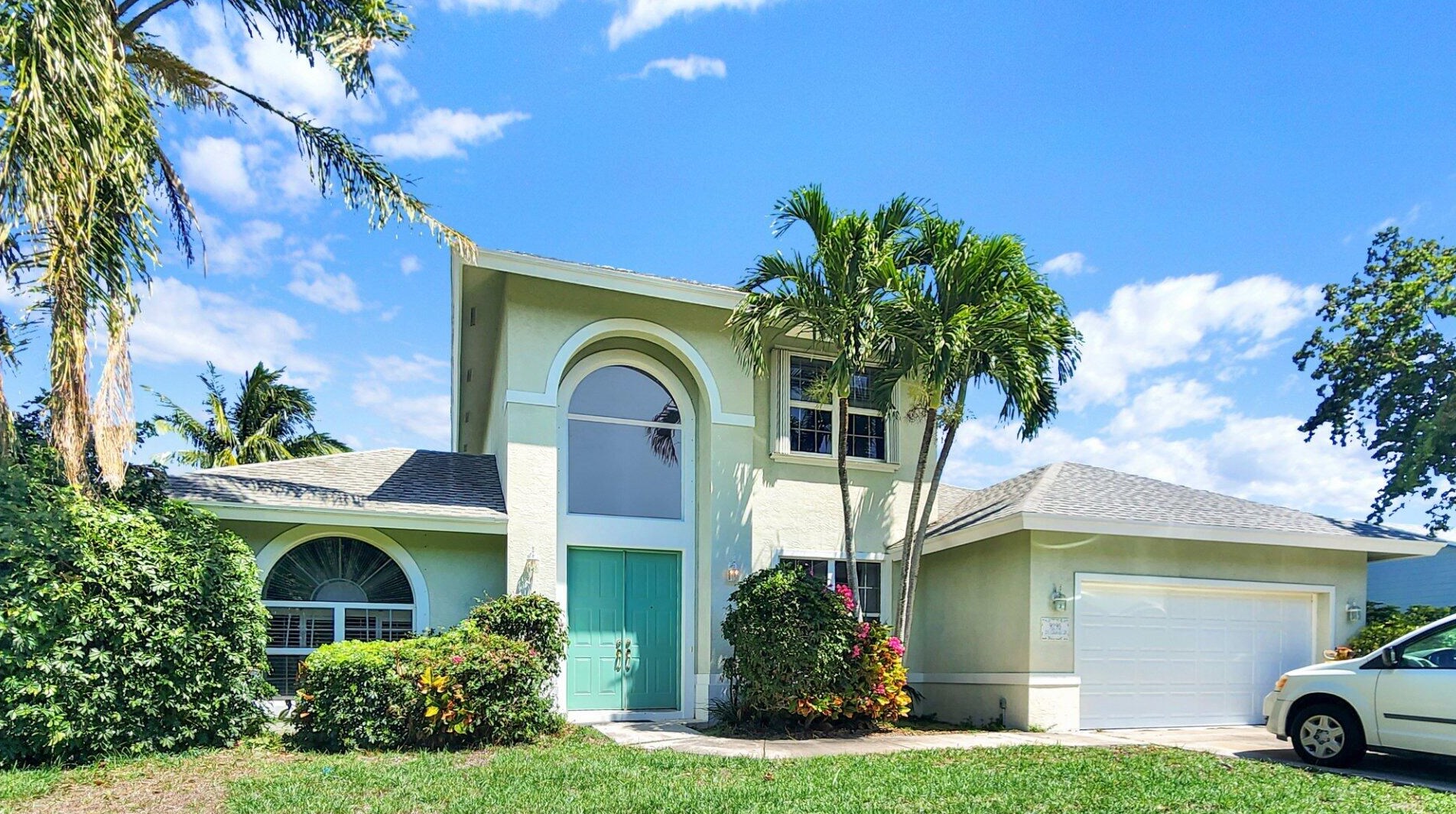 9295 Delafield St, Hobe Sound, FL 33455-7719