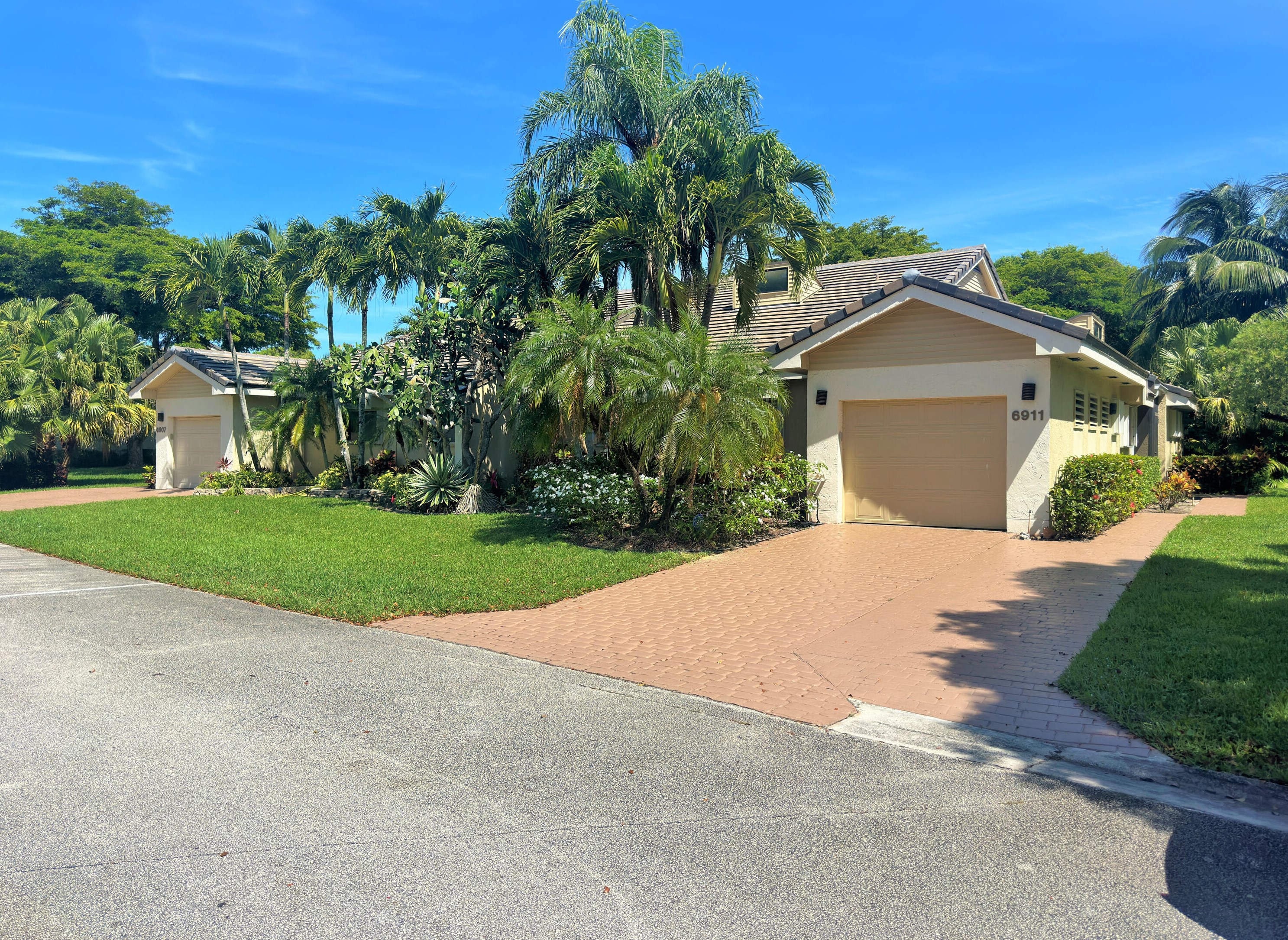 6911 Parisian Way, Lake Worth, FL 33467-5728
