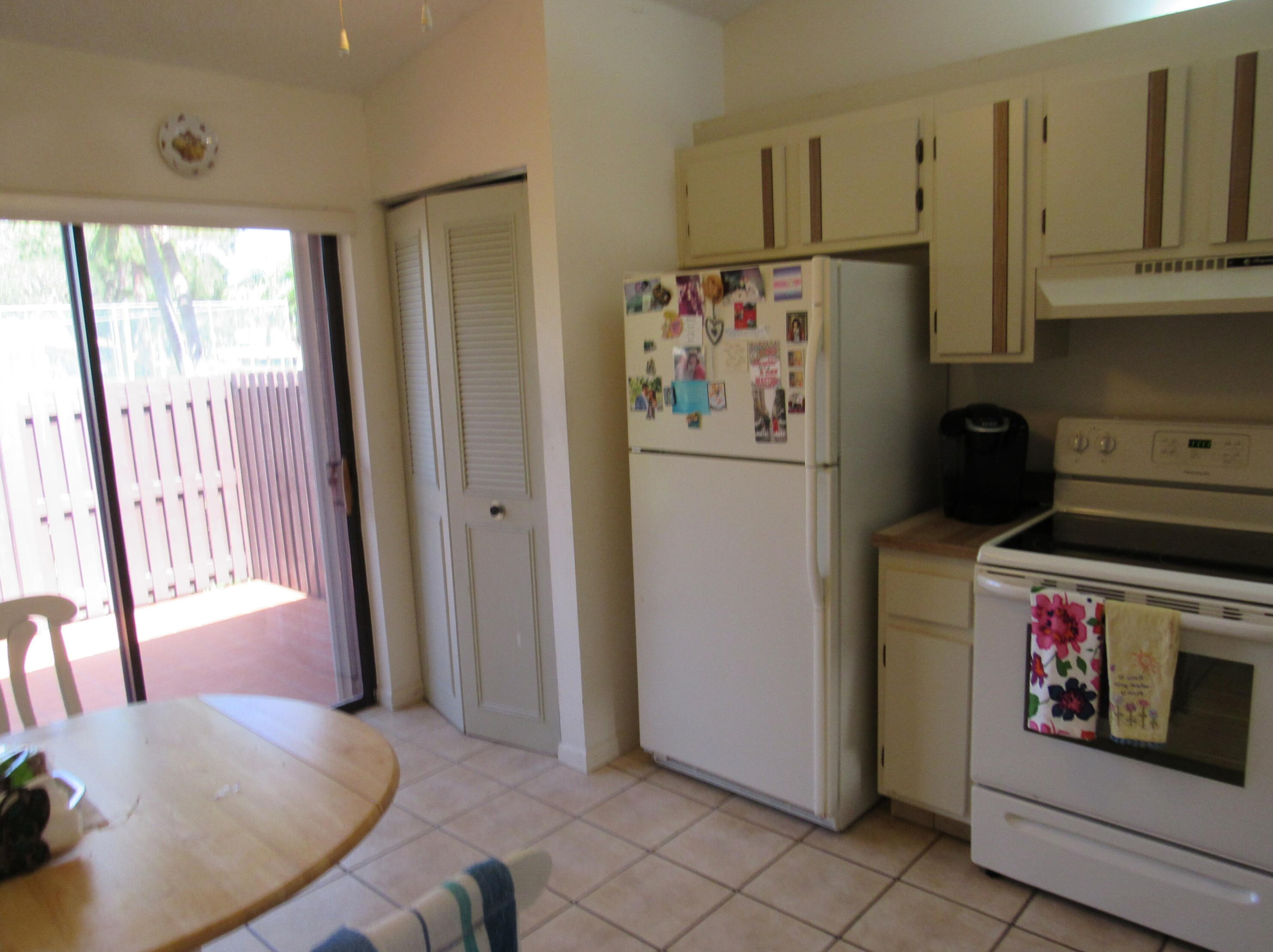 606 Sea Pine Way #d, West Palm Beach, FL