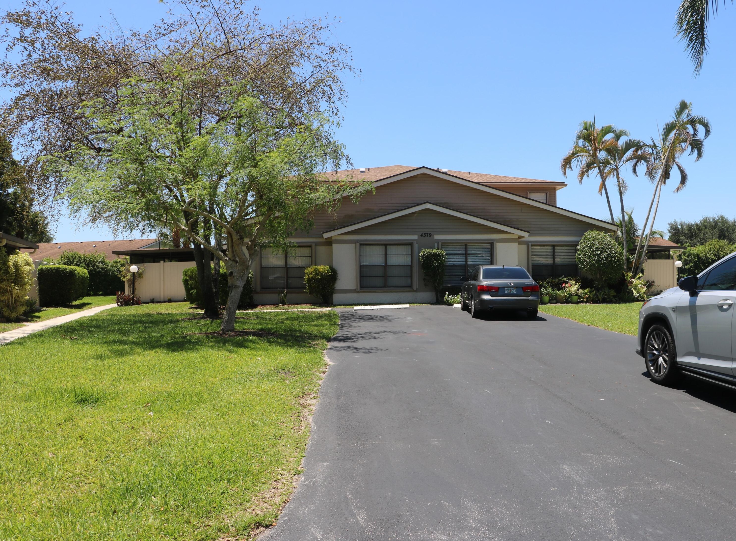 4379 Willow Pond Rd, West Palm Beach, FL 33417-8261