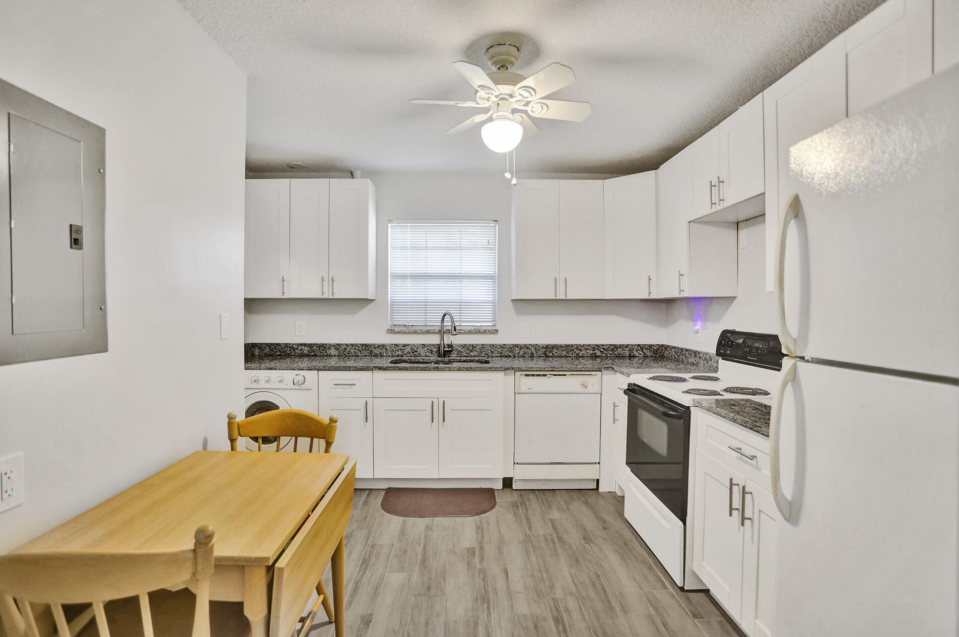164 Amherst Ln, Lake Worth, FL 33467-2682