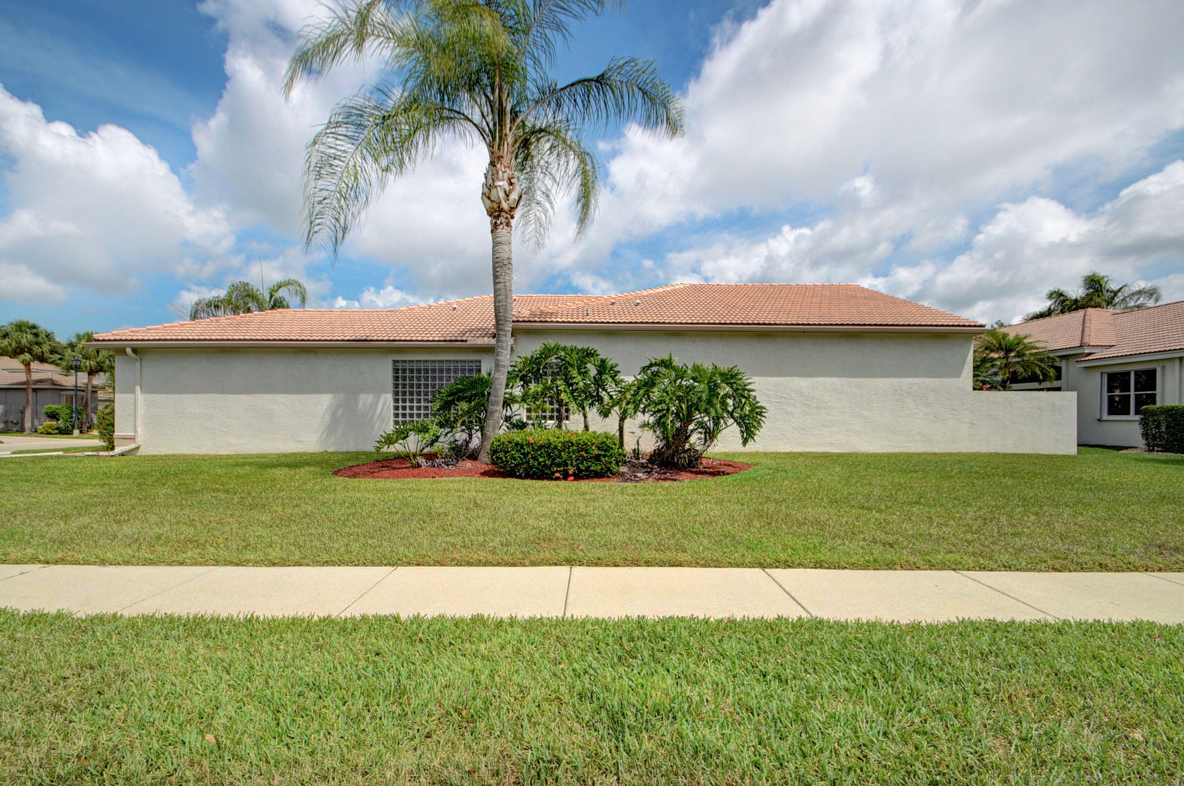 7582 Pebble Shores Ter, Lake Worth FL  33467-6910 exterior