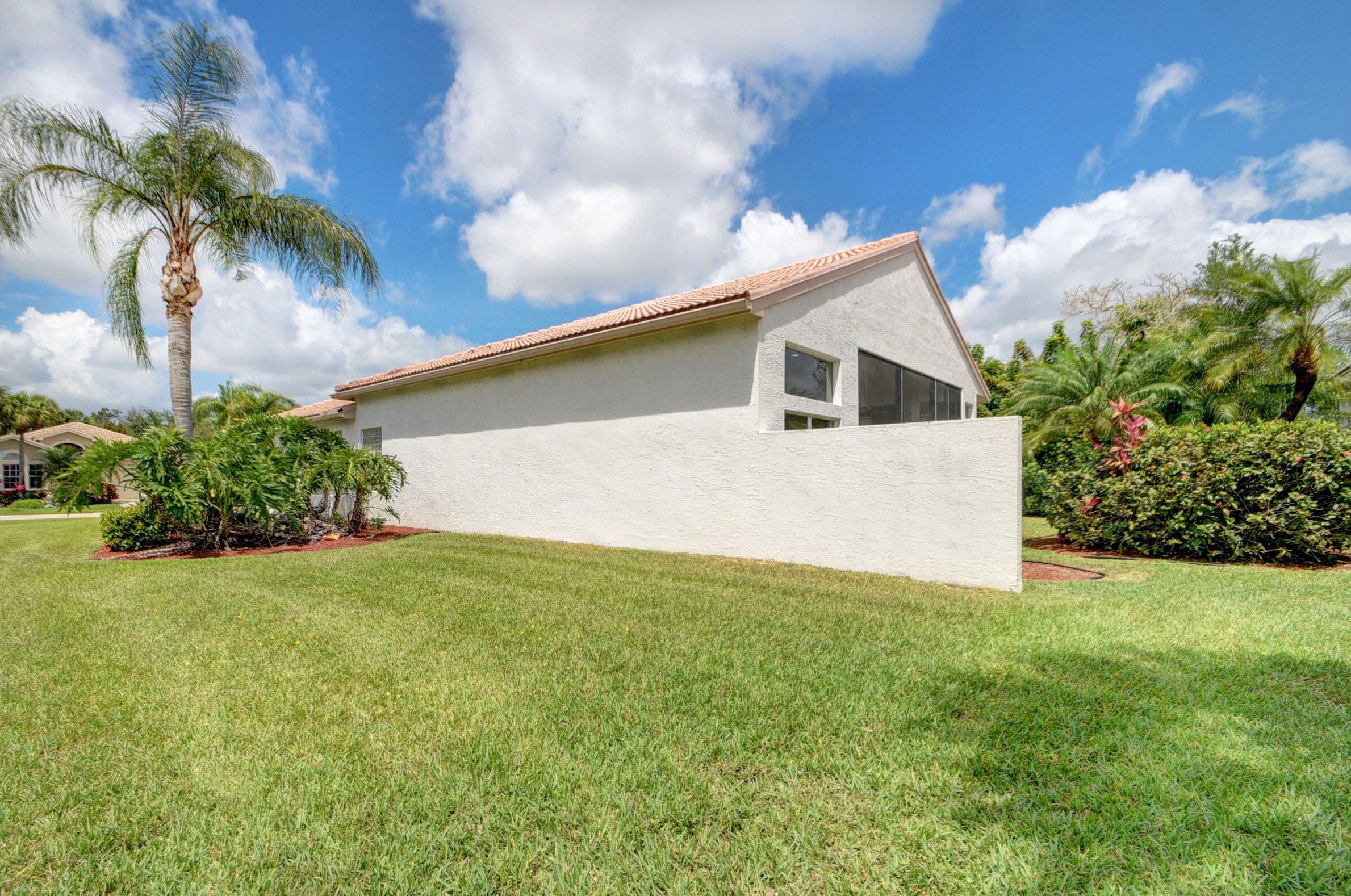 7582 Pebble Shores Ter, Lake Worth FL  33467-6910 exterior