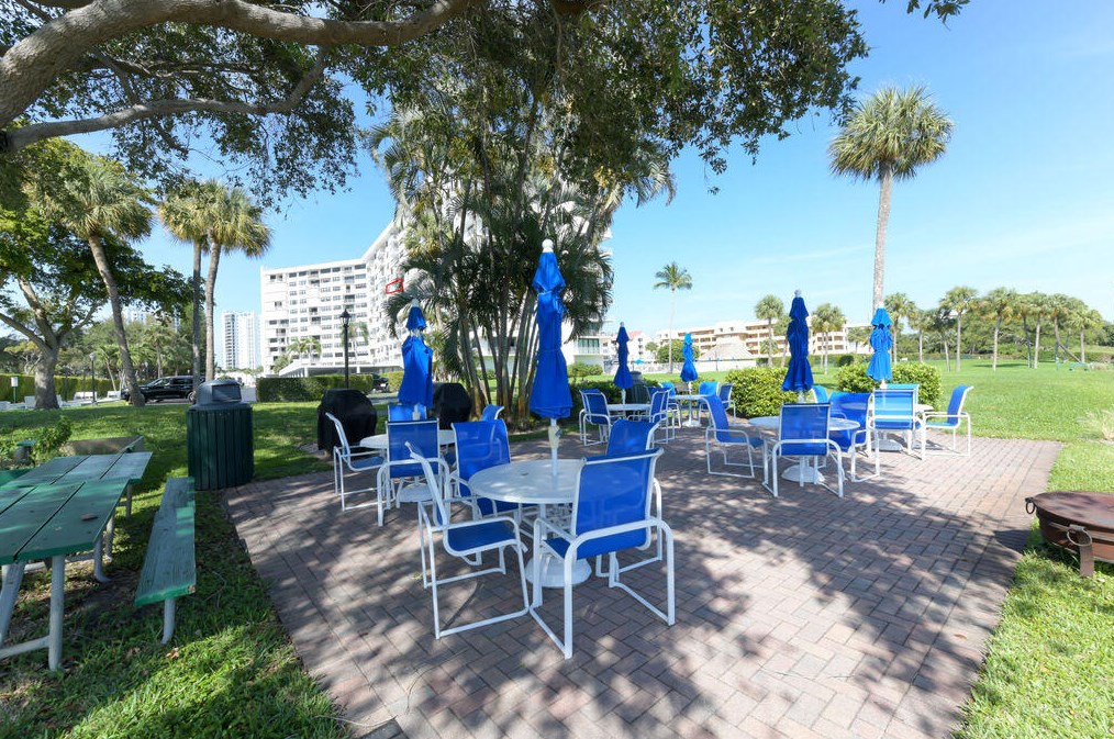 336 Golfview Rd, West Palm Beach FL  33408-3504 exterior