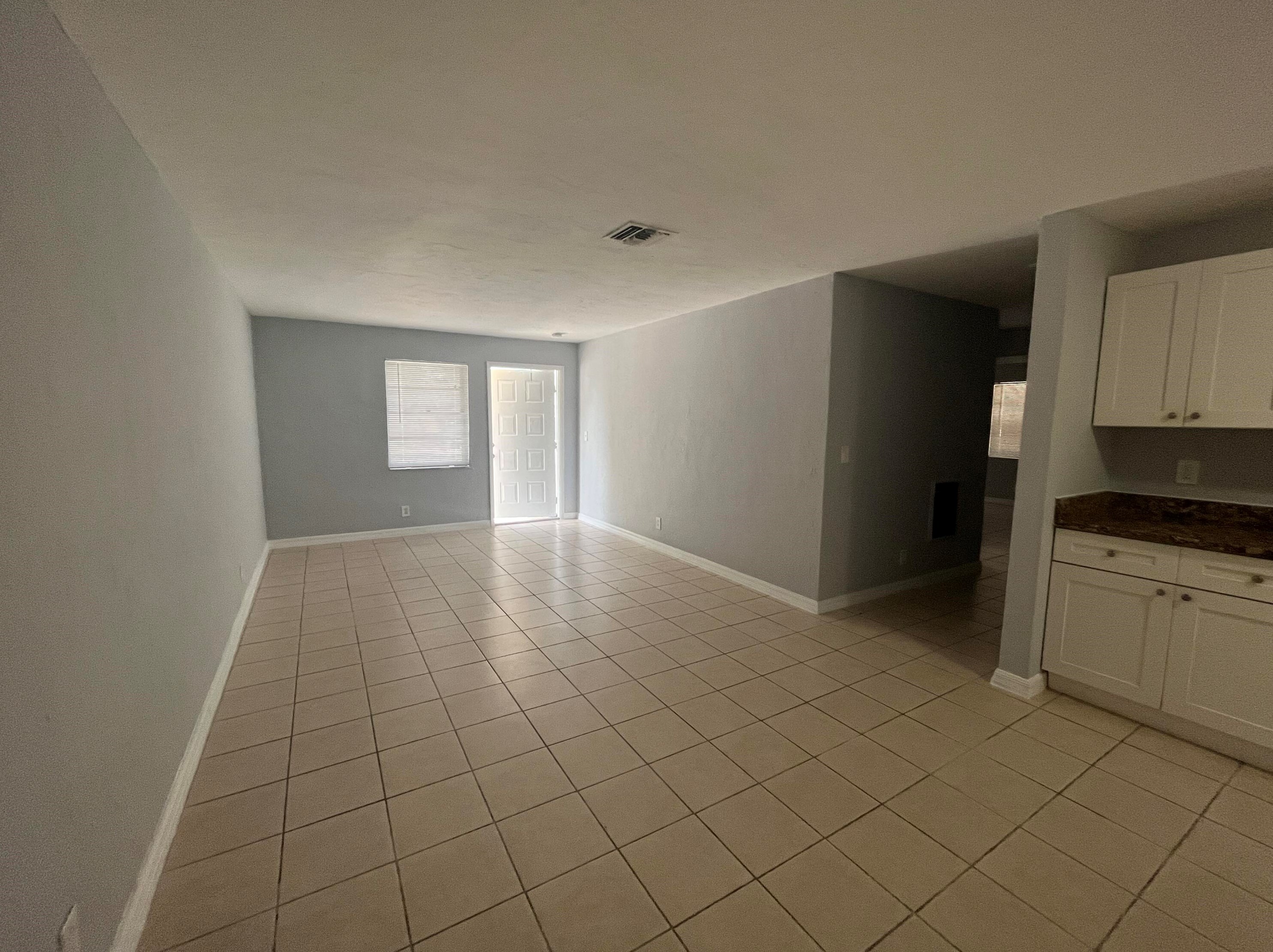 1100 Henrietta Ave #4, West Palm Beach, FL 33401