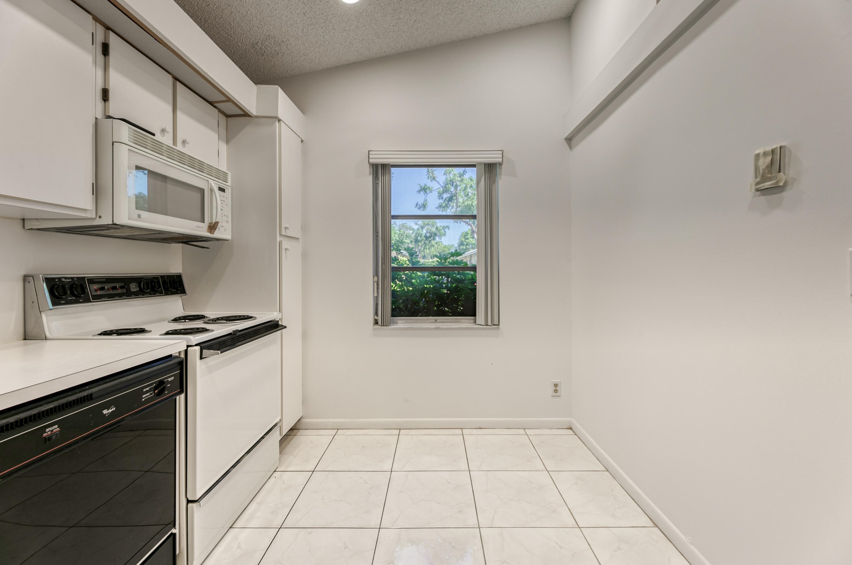 8294 Springtree Rd, Boca Raton FL 33496-5128 exterior