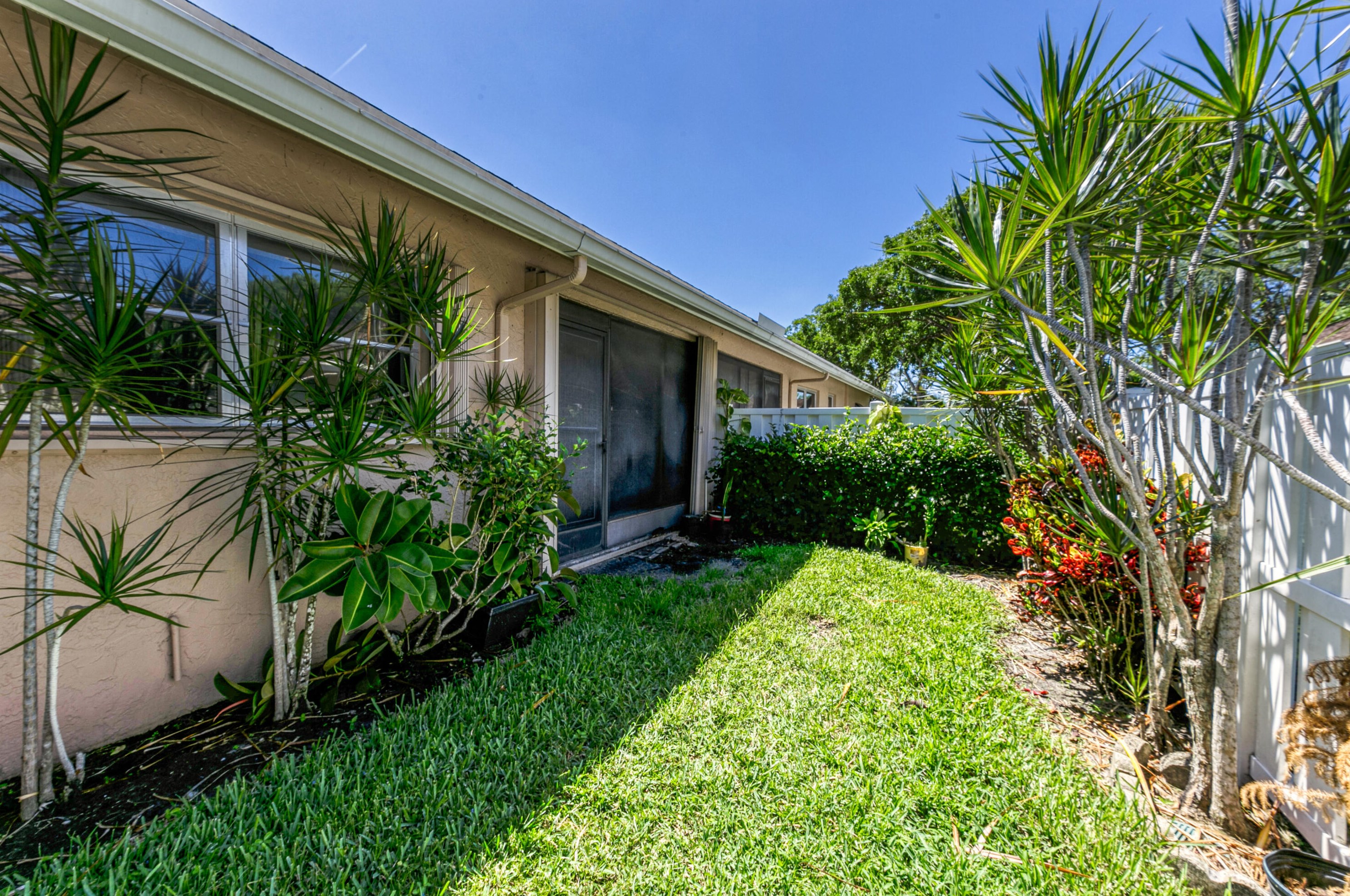 8294 Springtree Rd, Boca Raton FL 33496-5128 exterior