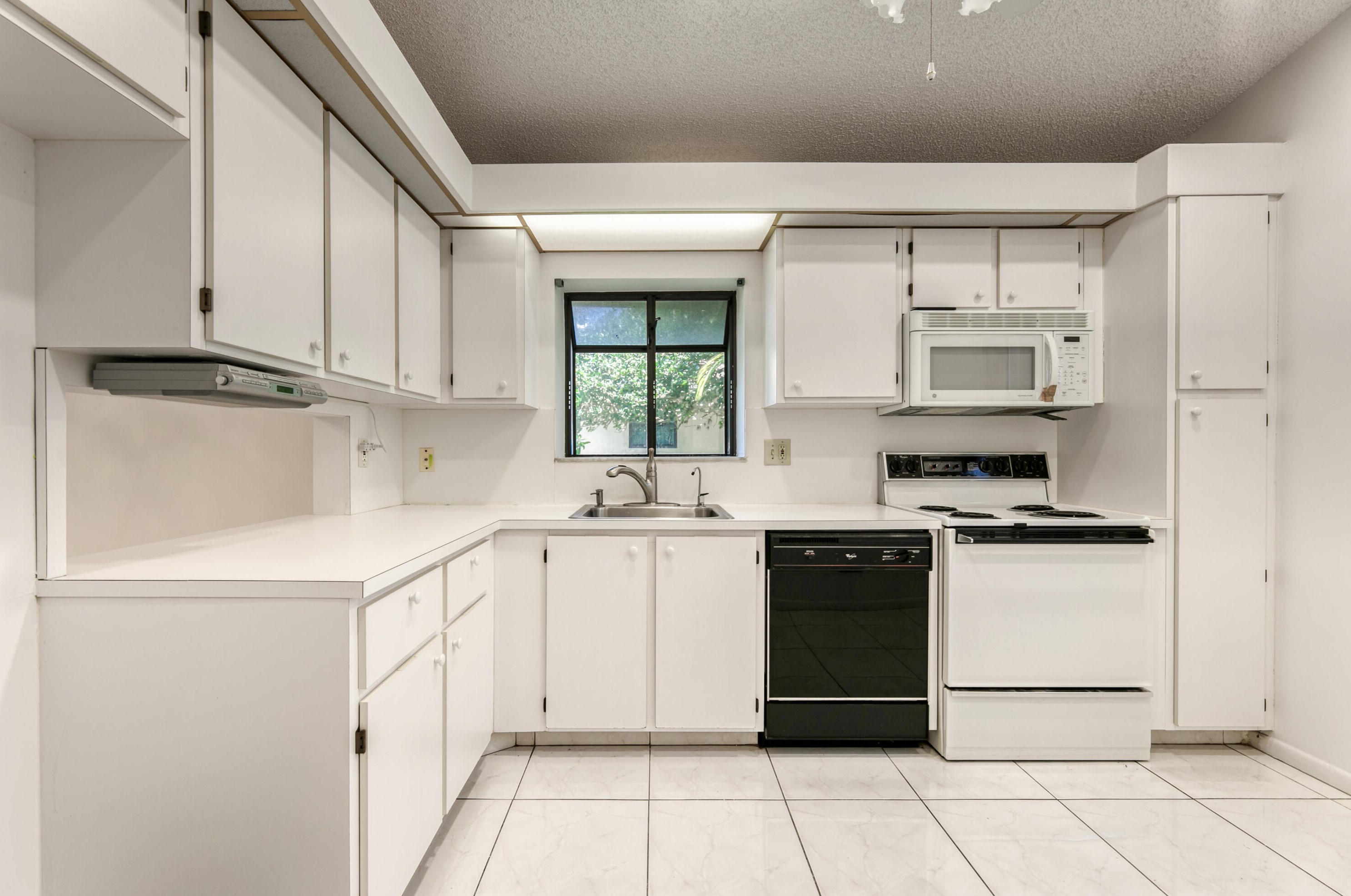 8294 Springtree Rd, Boca Raton, FL 33496-5125