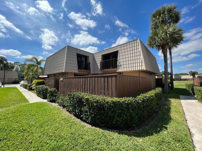 5714 57th Way #5714, West Palm Beach, FL 33409