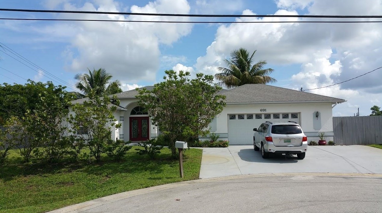 691 Se Whitmore Dr, Fort Pierce, FL 34984