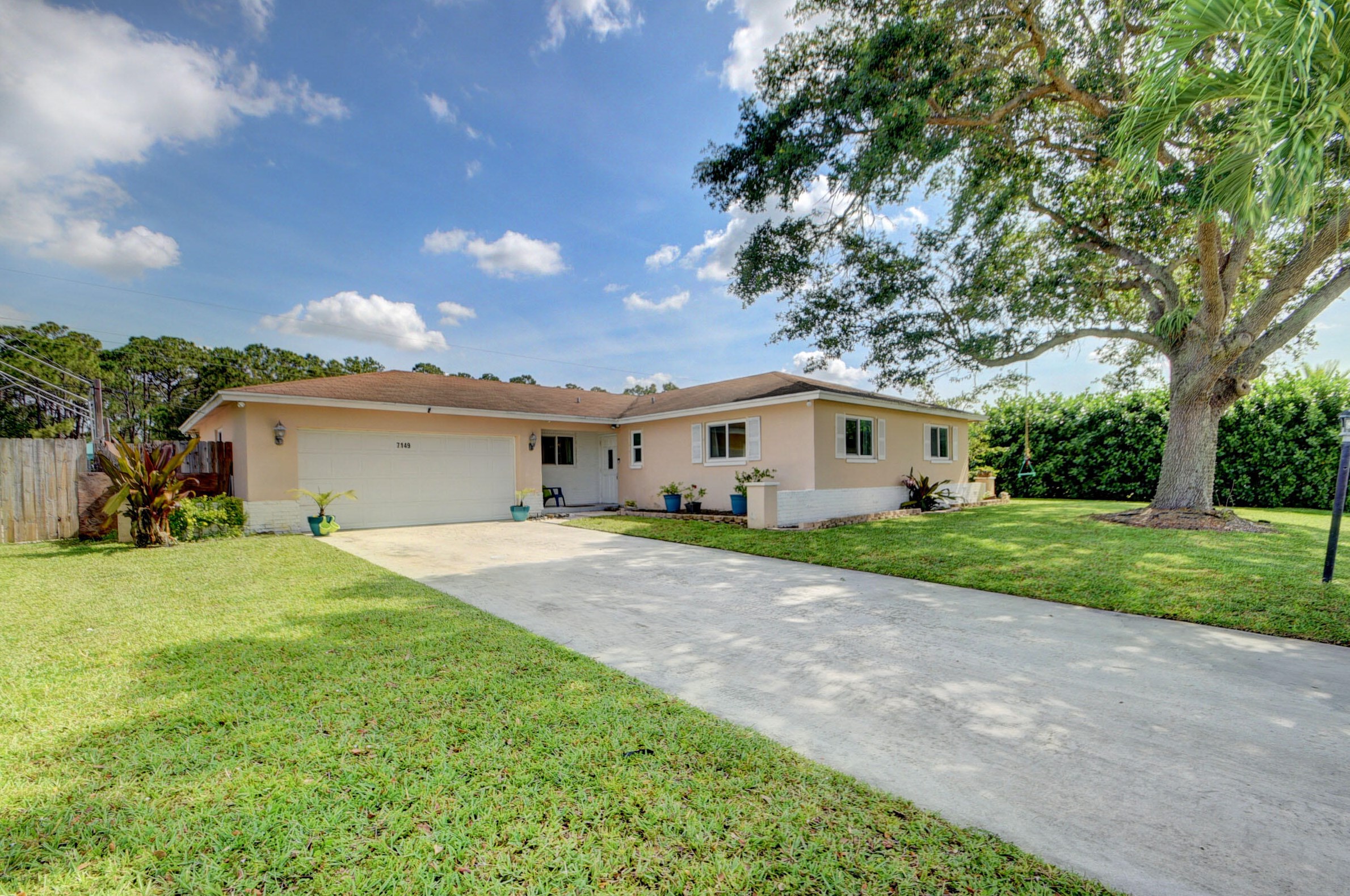 7149 Oakmont Dr, Lake Worth, FL 33467-1325