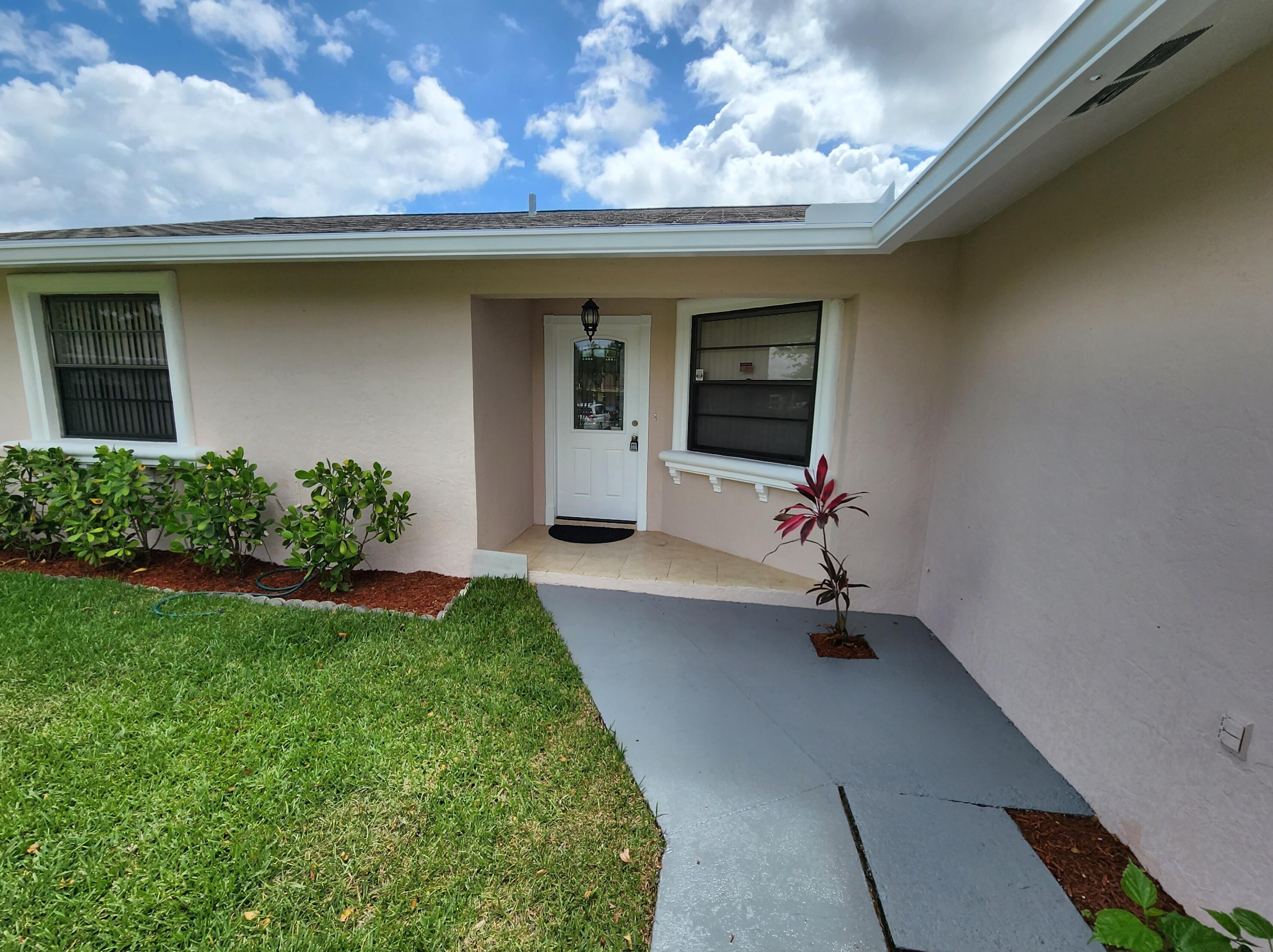 6684 Plymouth Dr, Lake Worth, FL 33462-3882