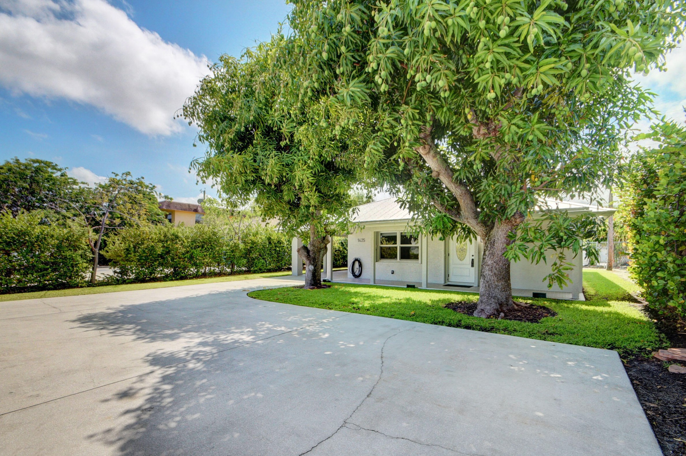 1425 Federal Hwy, Lake Worth FL  33460-1942 exterior