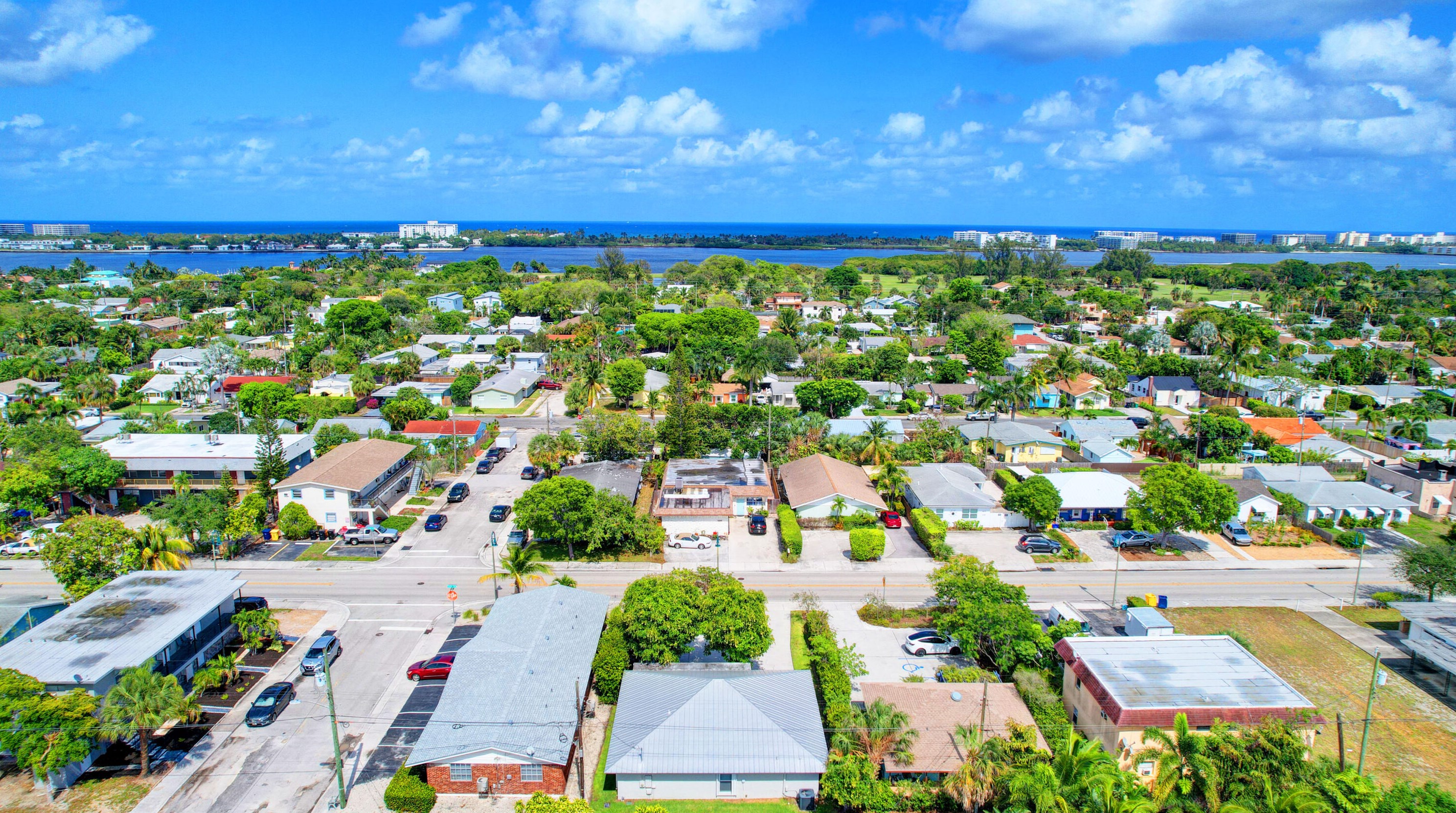 1425 Federal Hwy, Lake Worth FL  33460-1942 exterior