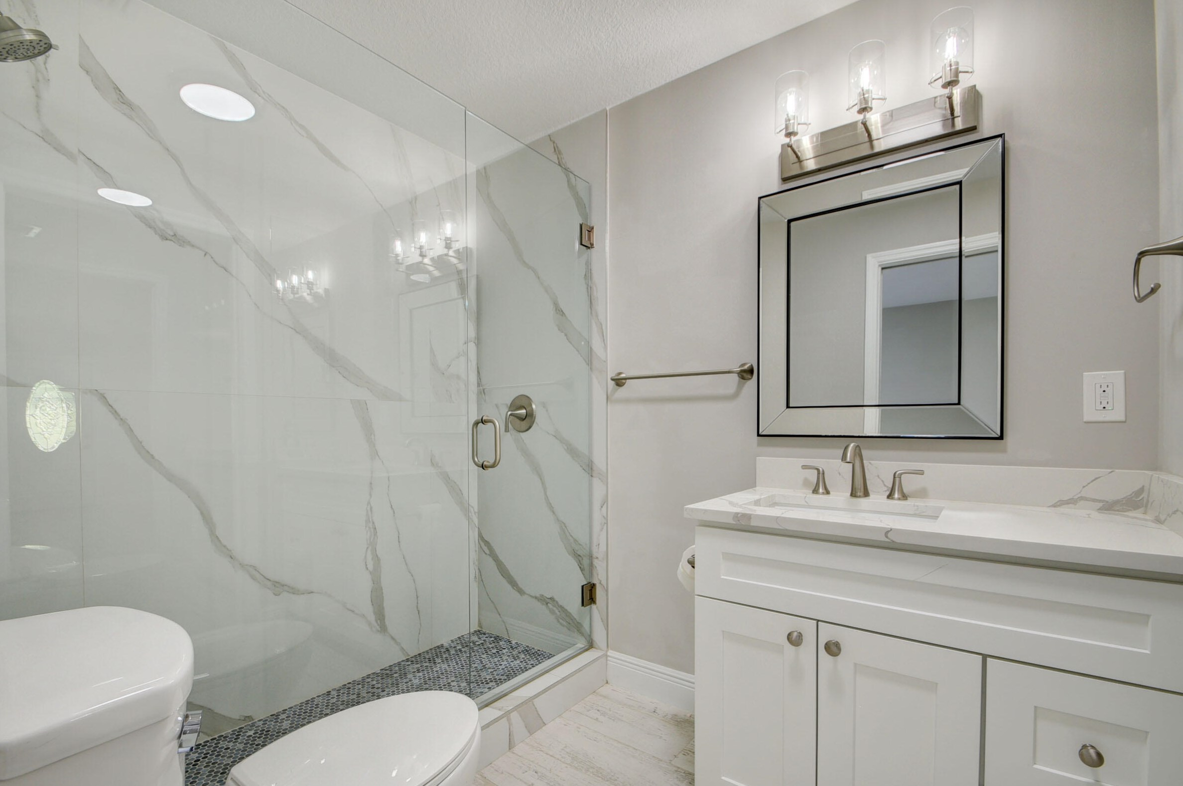 1425 Federal Hwy, Lake Worth FL  33460-1942 exterior