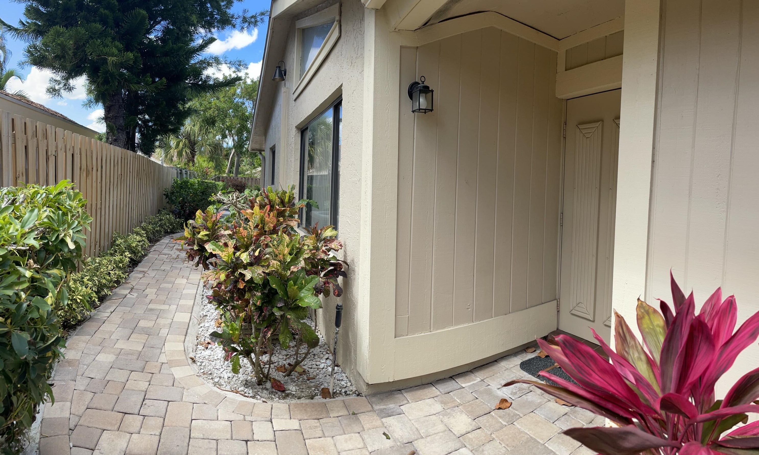 7735 Kenway Pl E, Boca Raton, FL 33433