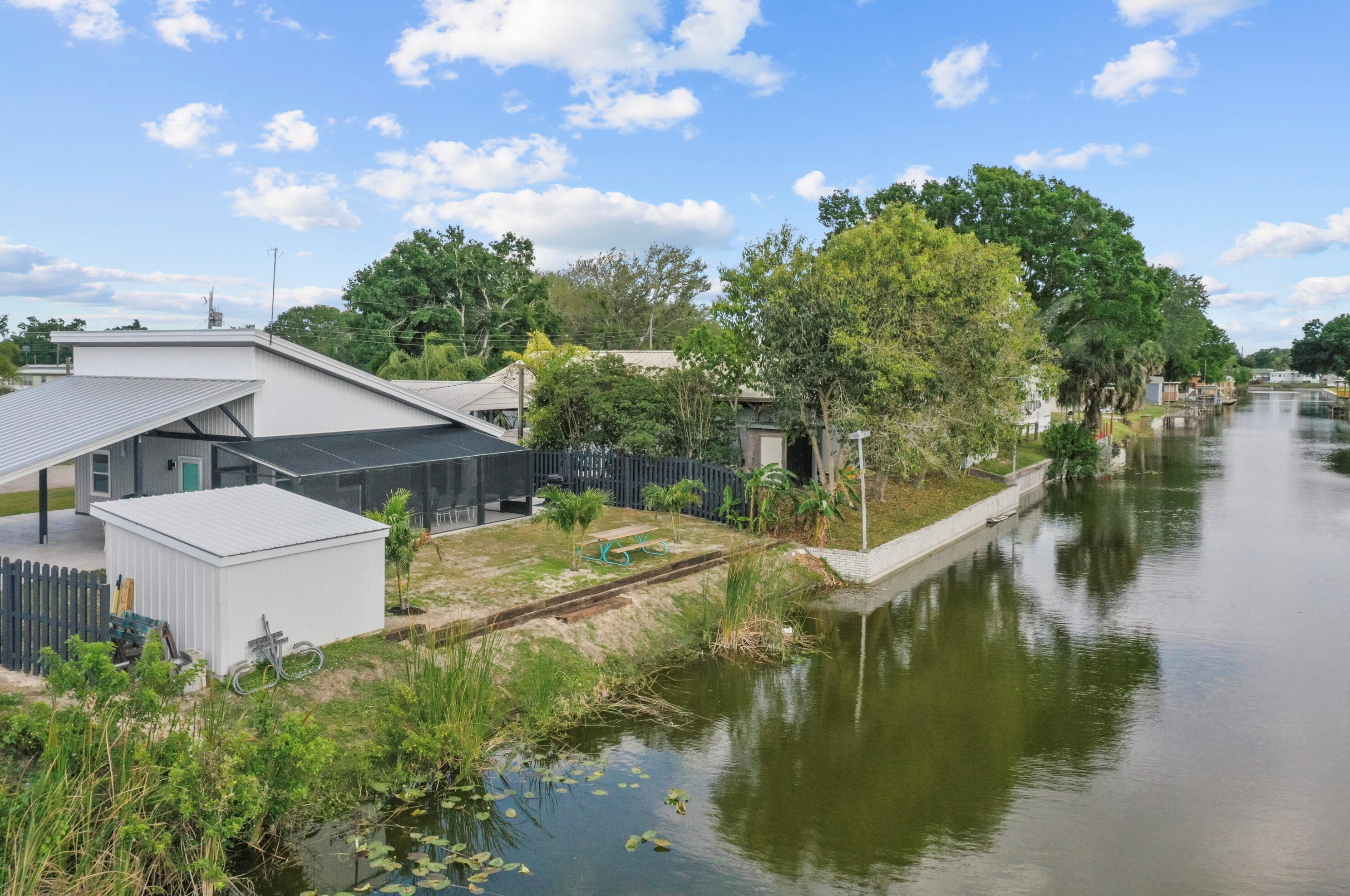 1052 10th St, Okeechobee FL  34974-5370 exterior