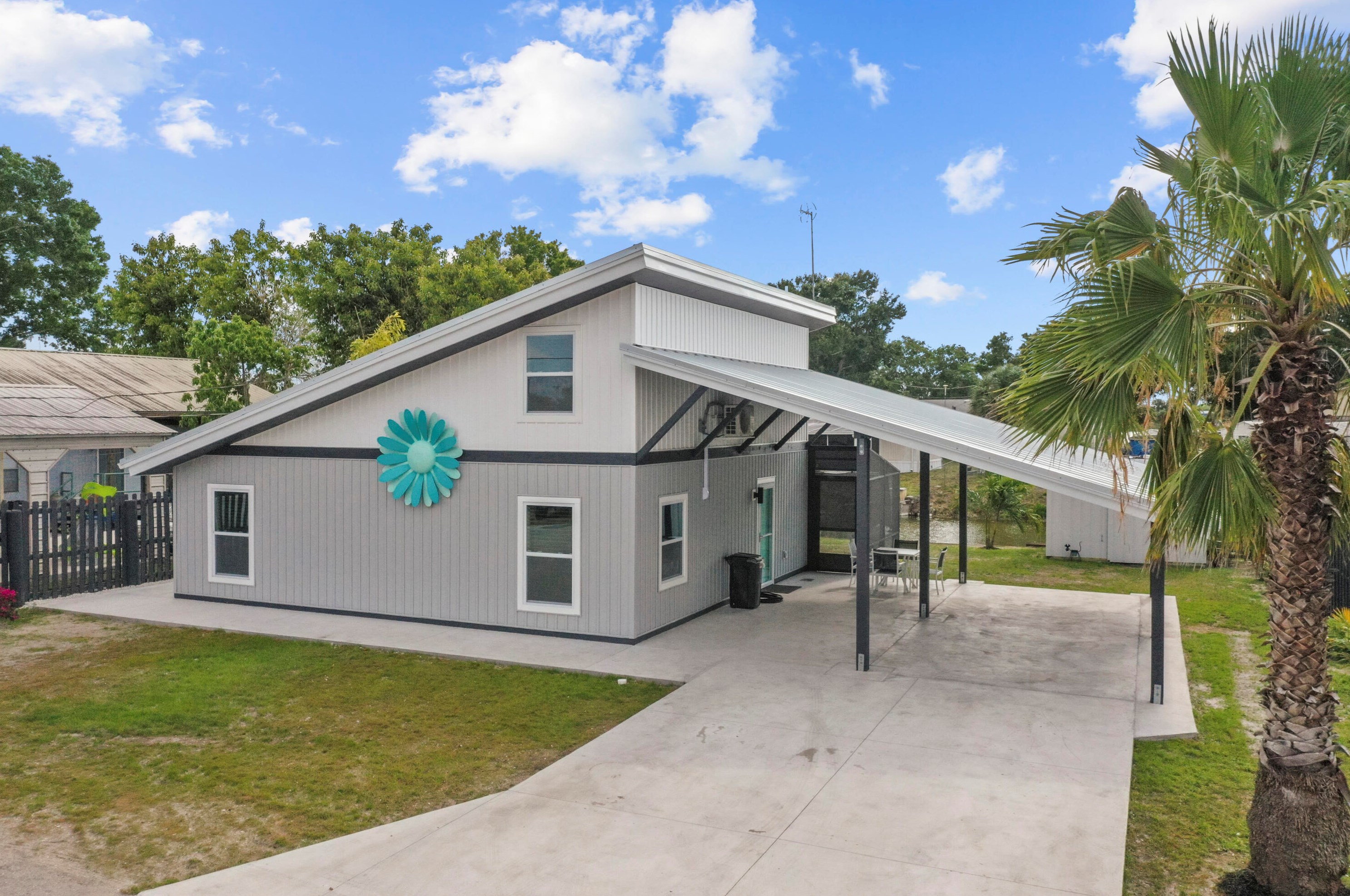 1052 10th St, Okeechobee FL  34974-5370 exterior