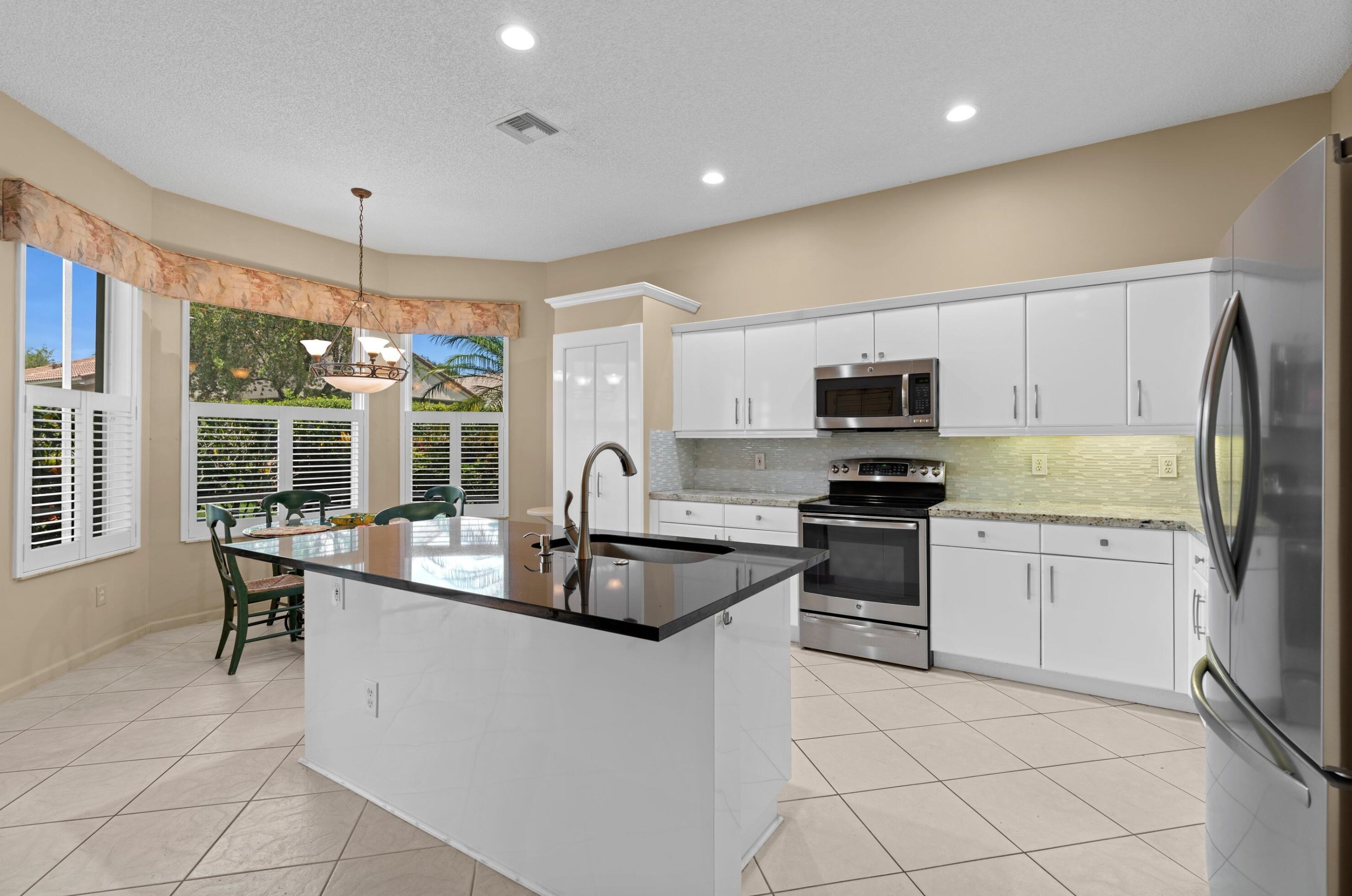 6657 Hawaiian Ave, Boynton Beach FL  33437-7020 exterior