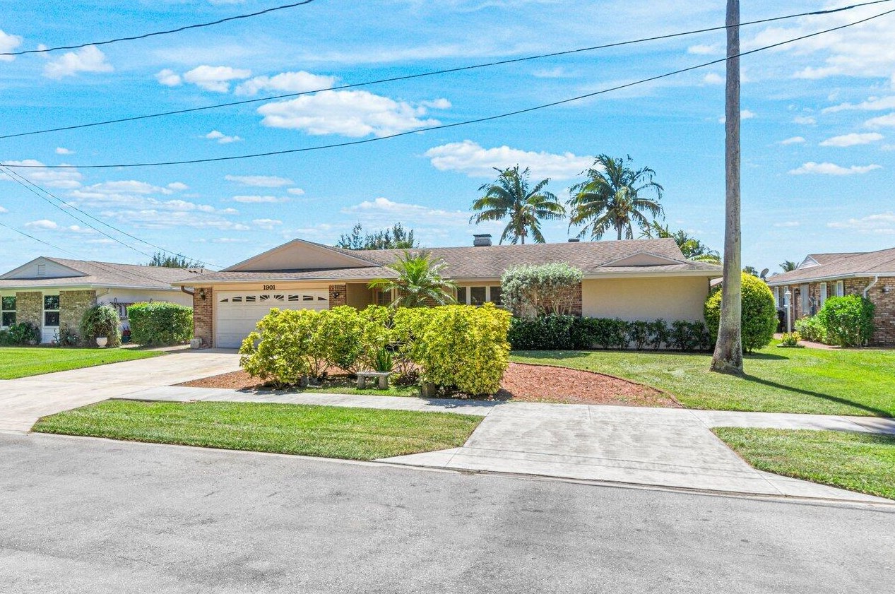 1901 Terrace Dr, Lake Worth, FL 33460-6450