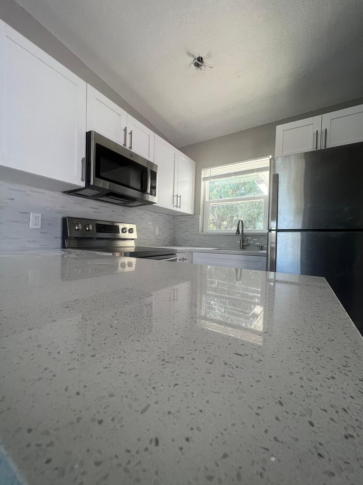 550 Seagrape Rd, Lake Worth, FL 33462