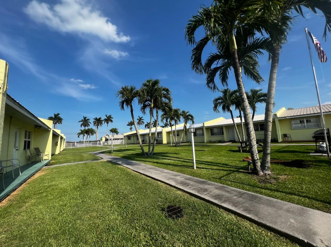 2997 Lakeside Cir #26, Pahokee, FL 33476