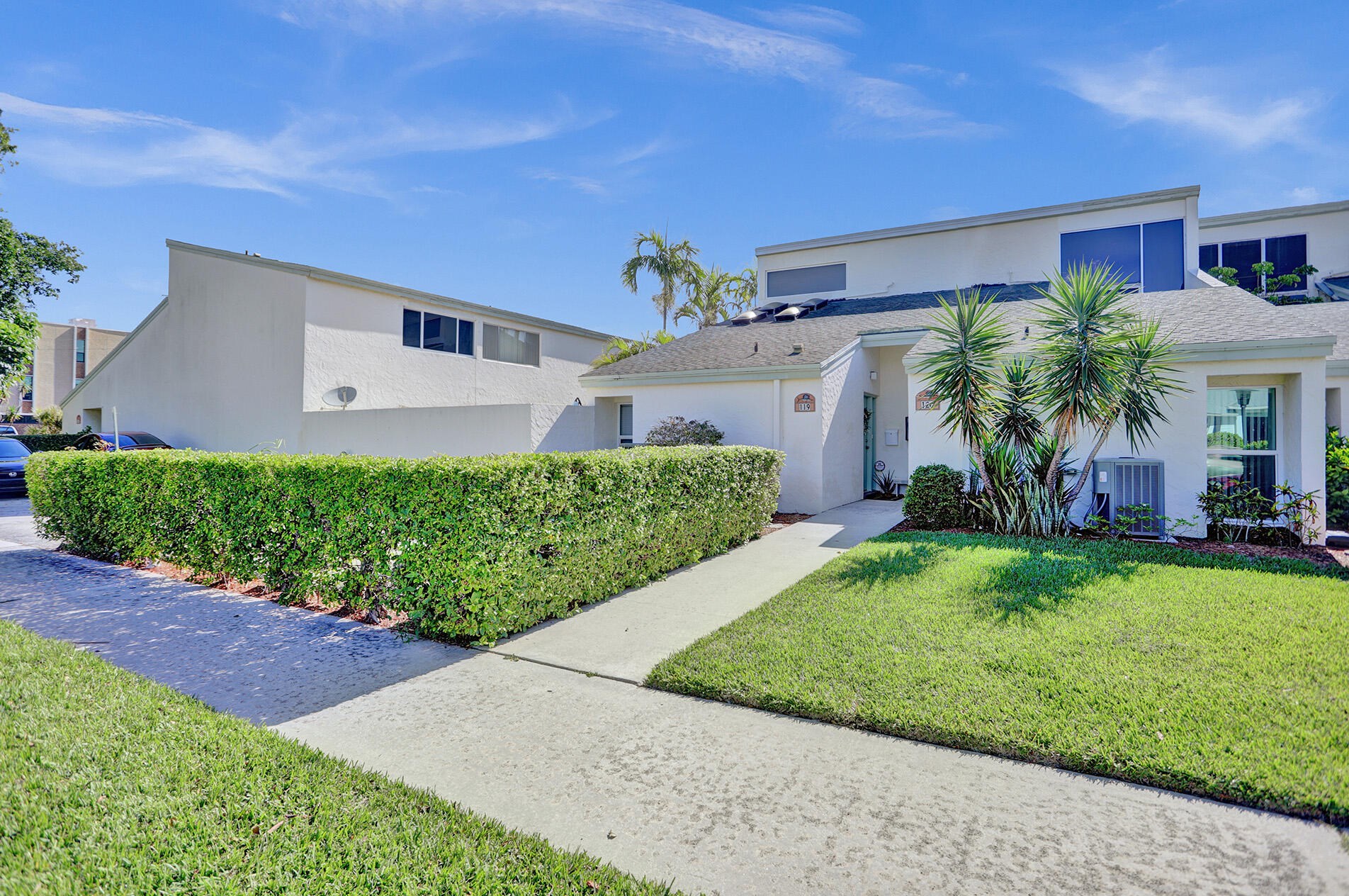 118 Castlewood Dr #120, West Palm Beach, FL 33408