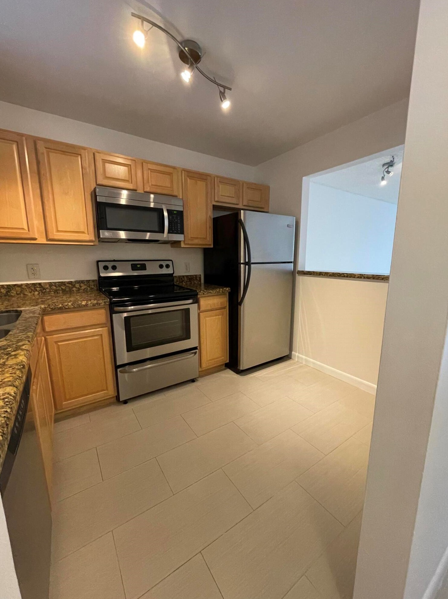 21900 Lake Forest Cir #206, Boca Raton, FL 33433