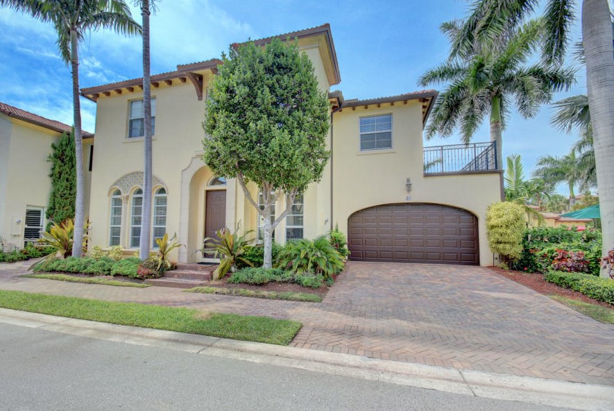 81 Via Poinciana St, Boca Raton, FL 33487