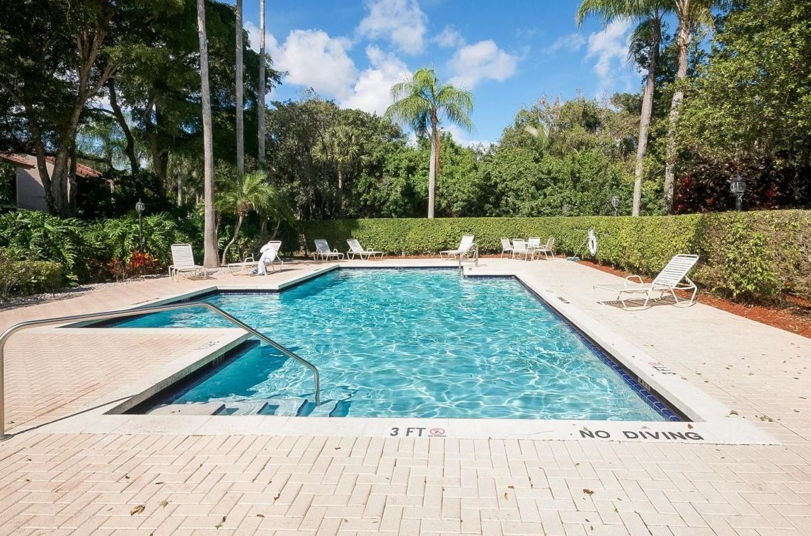 5560 Coach House Cir, Boca Raton FL  33486-8680 exterior