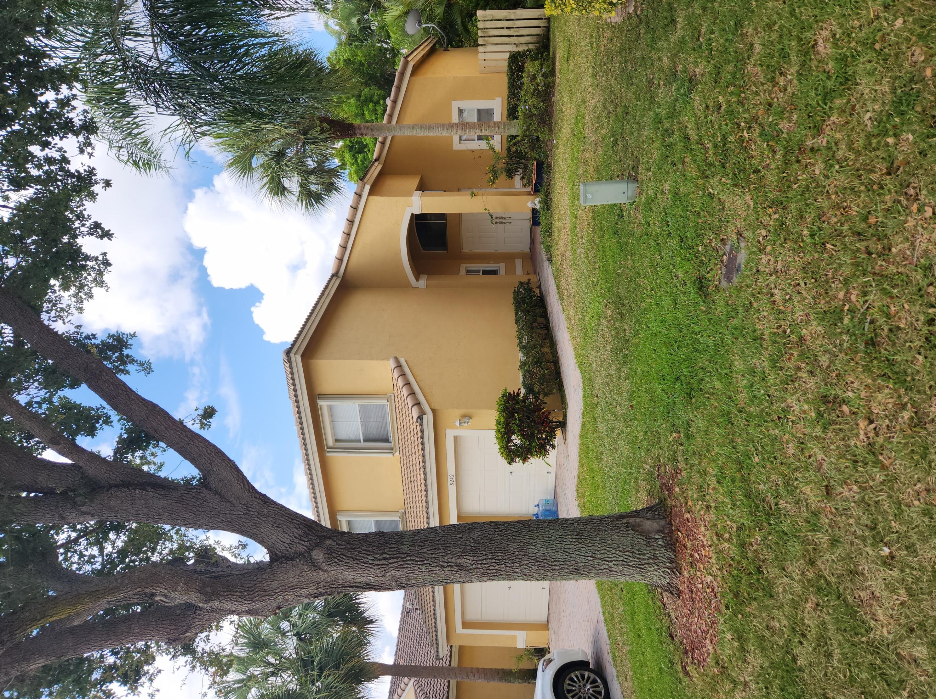5242 Victoria Cir, West Palm Beach, FL 33409