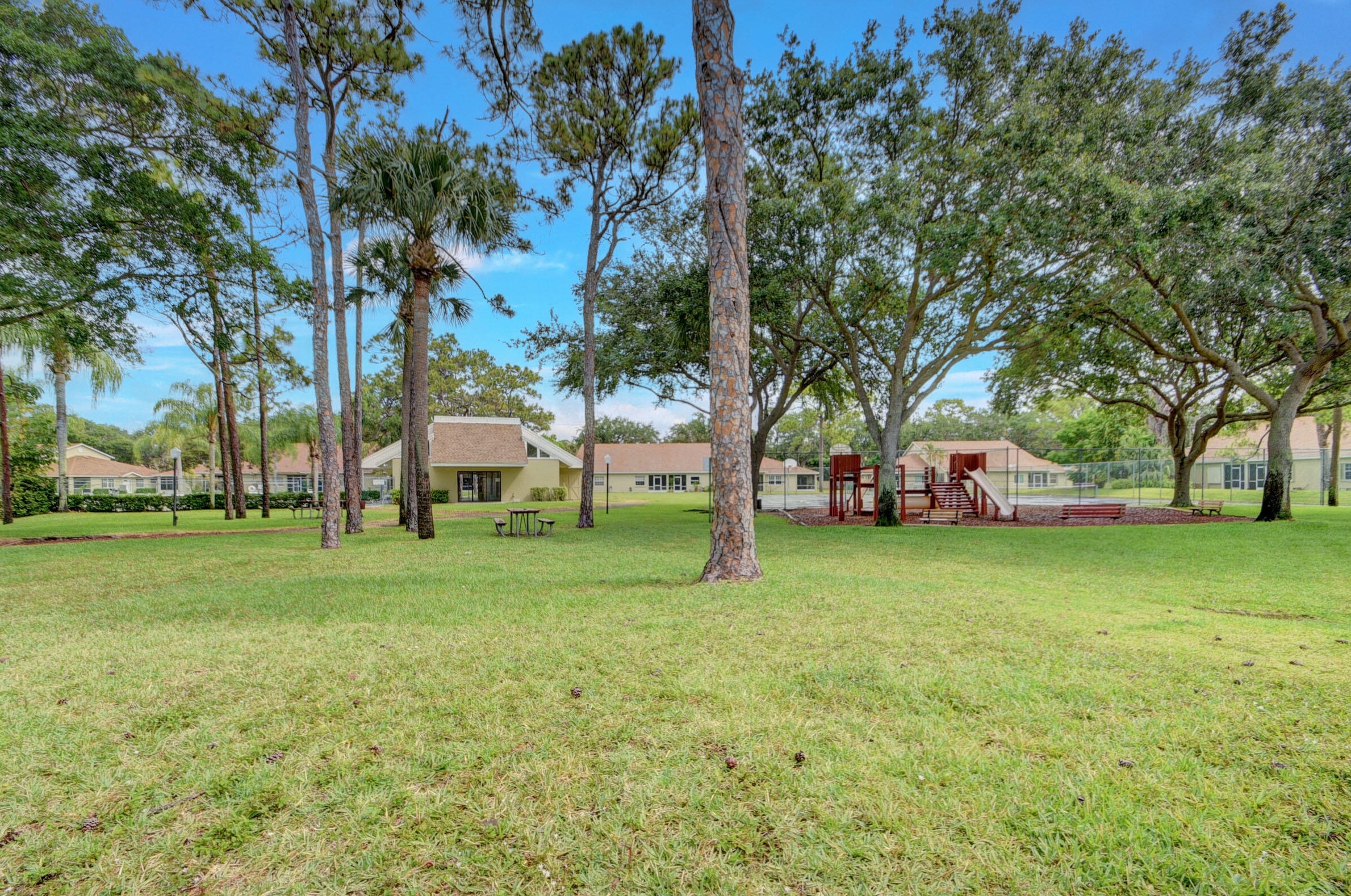 1106 Maplewood Dr, West Palm Beach, FL 33415