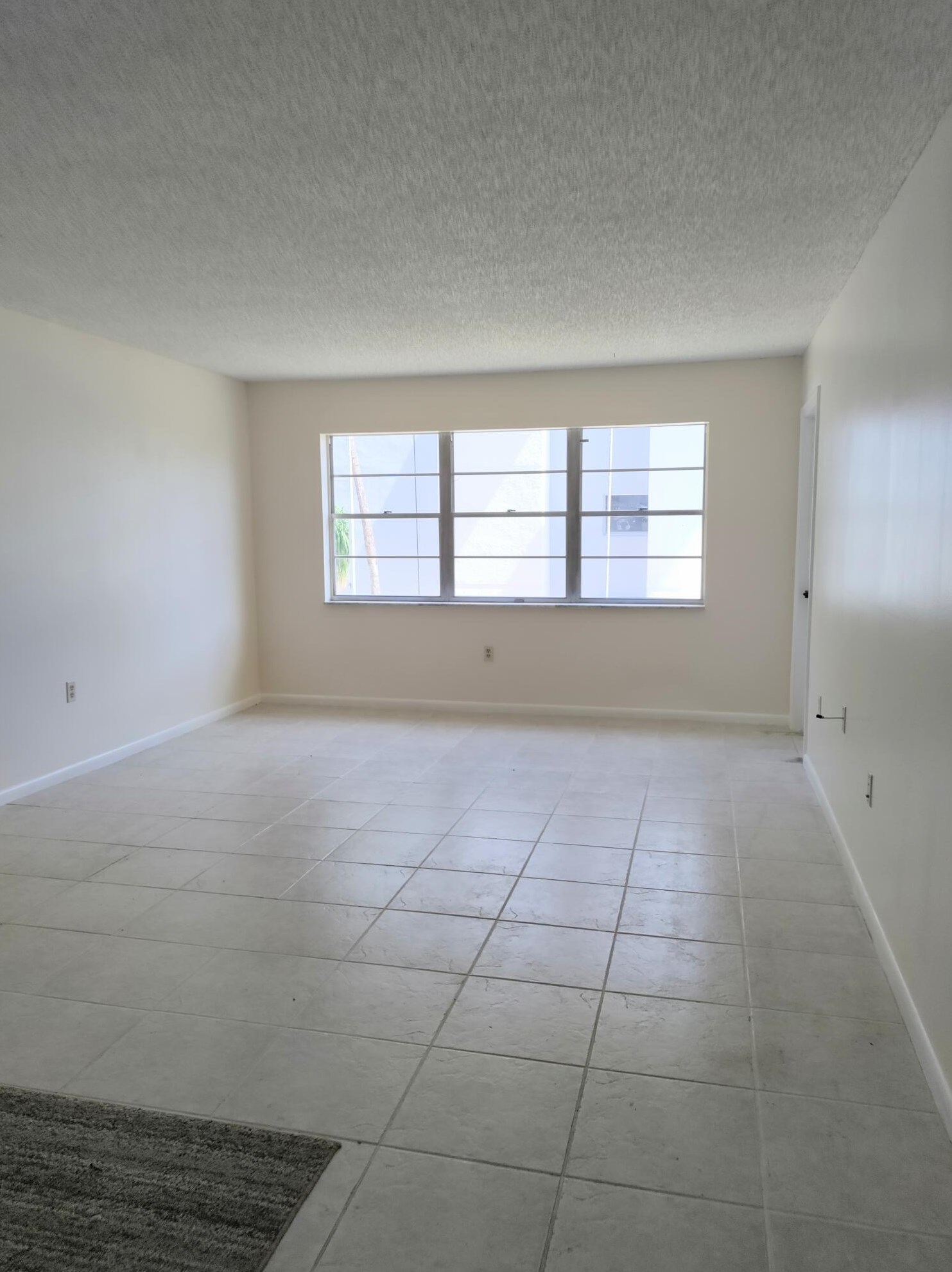 1516 S Lakeside Dr #211, Lake Worth, FL 33460