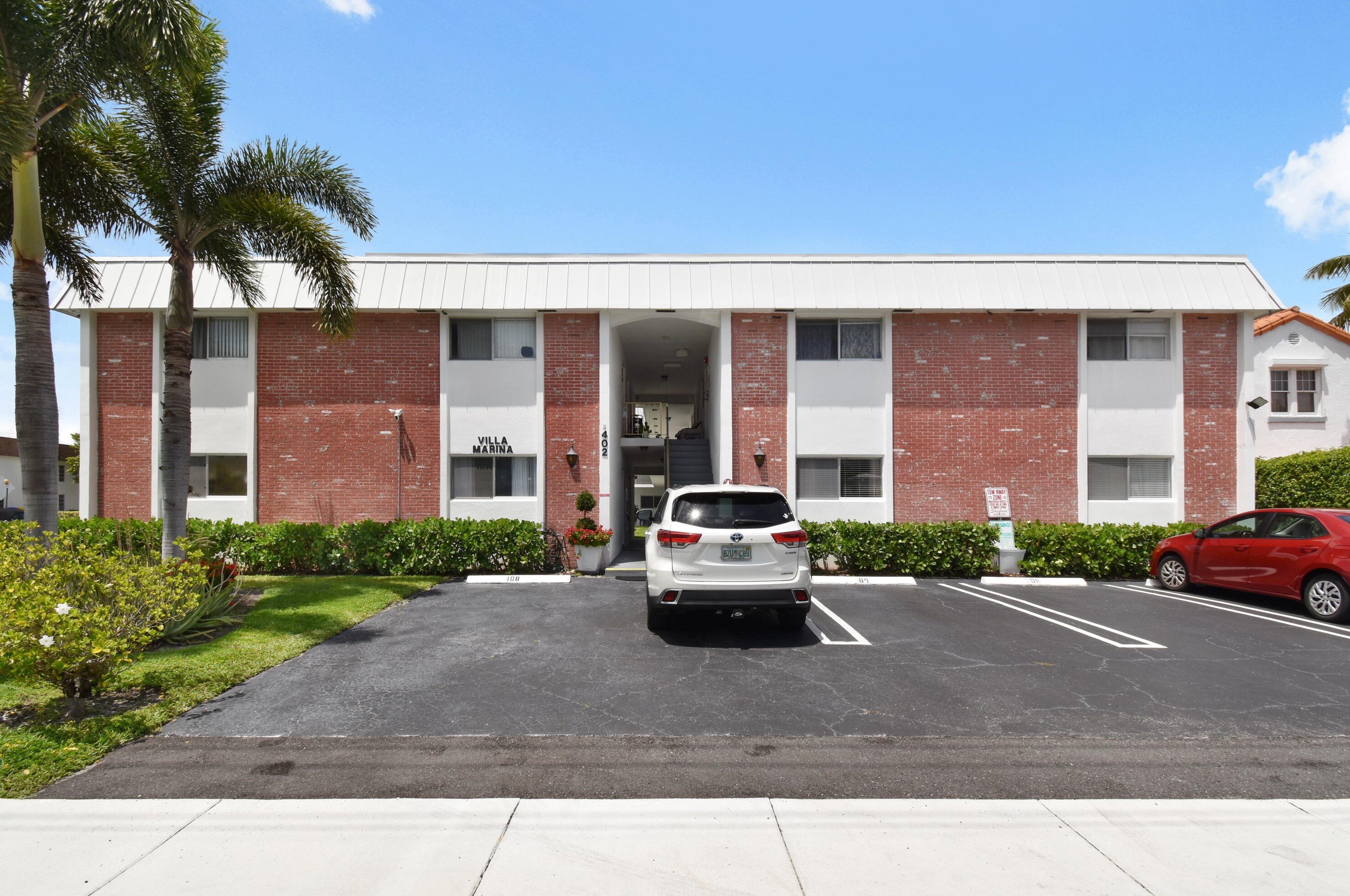 402 Lake Shore Dr #207, West Palm Beach, FL 33403