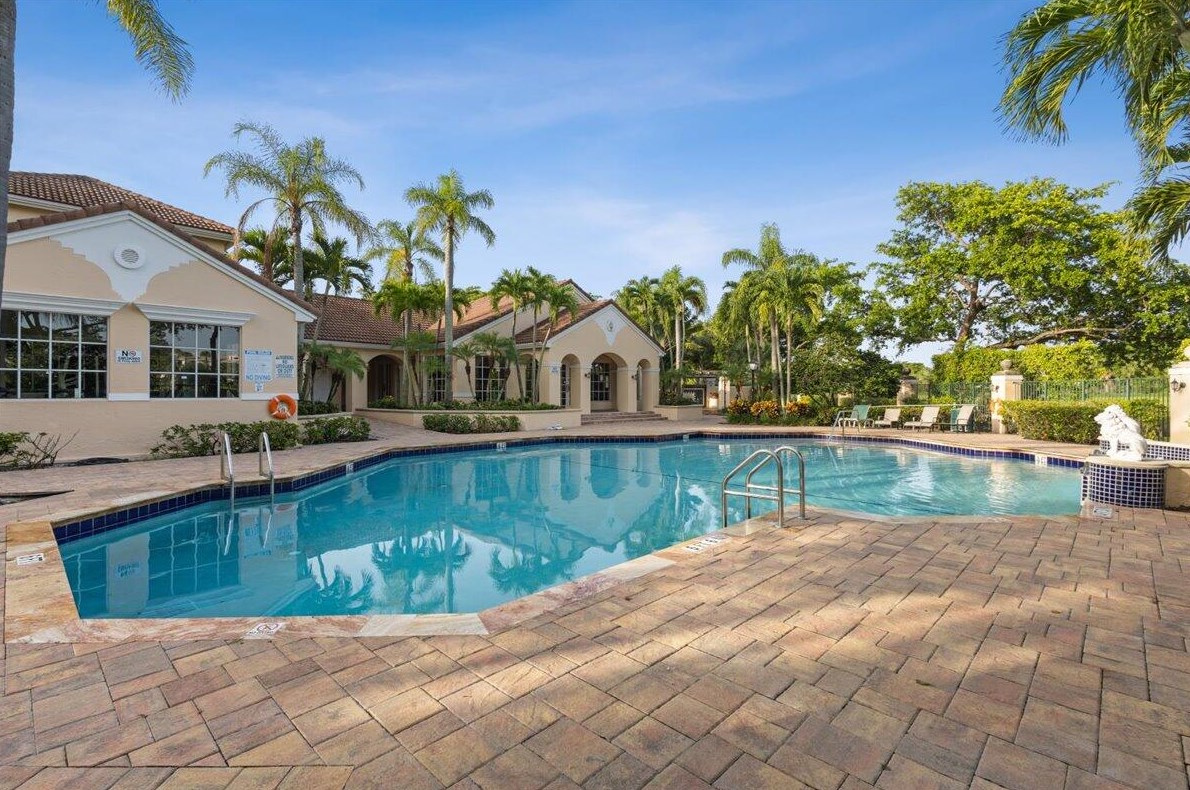 1743 Village Blvd, West Palm Beach, FL 33409-2069