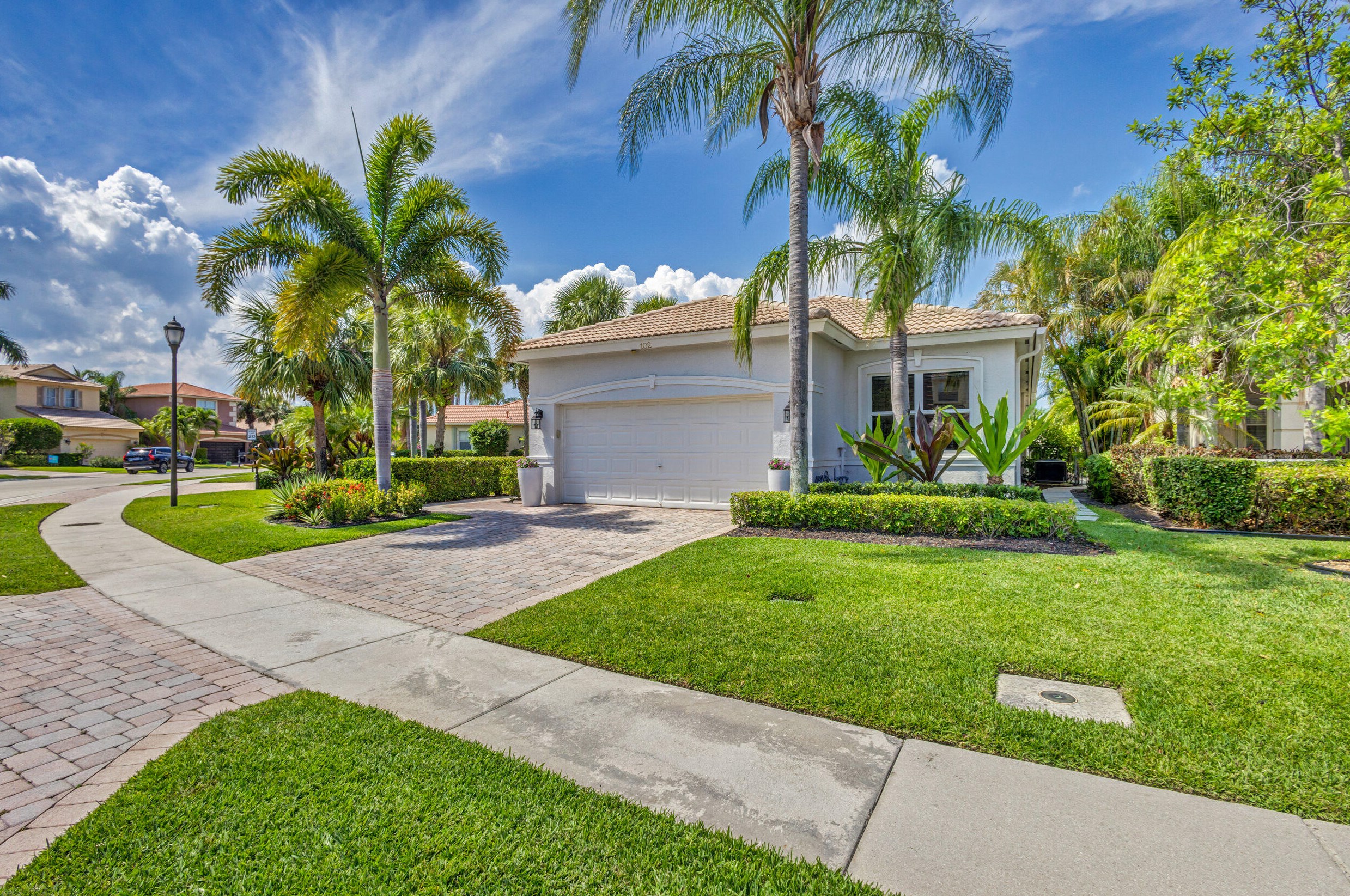 102 Isle Verde Way, West Palm Beach, FL 33418-1708