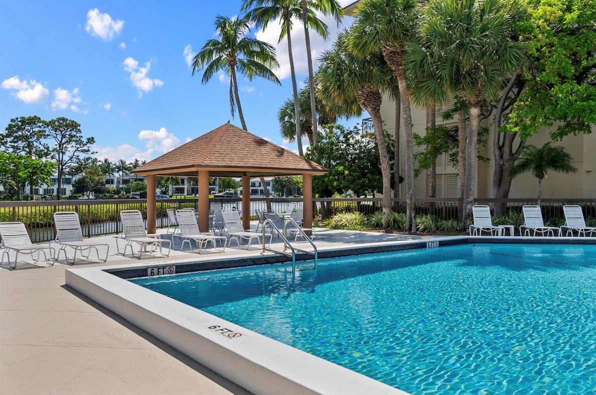 2401 Marina Isle Way, Jupiter FL  33477-9438 exterior