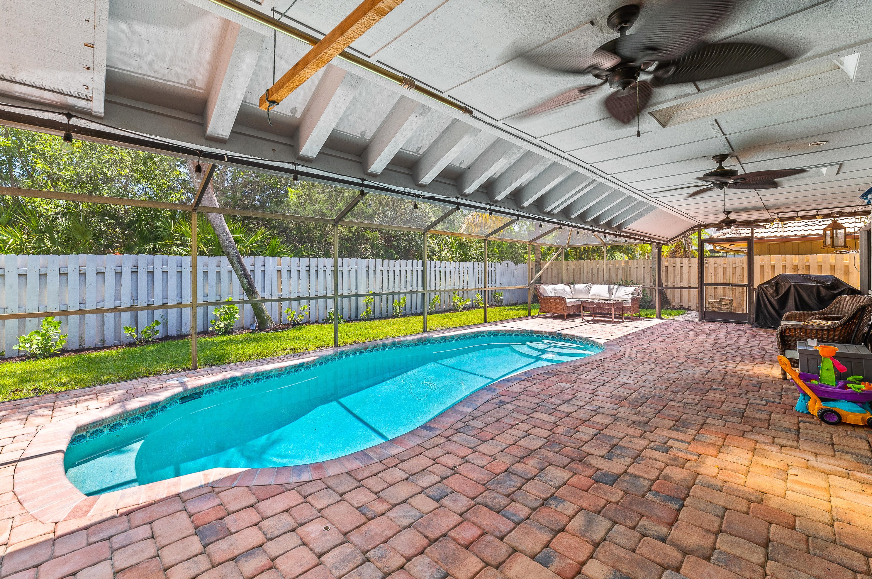 104 Timber Ln, Jupiter FL  33458-7707 exterior