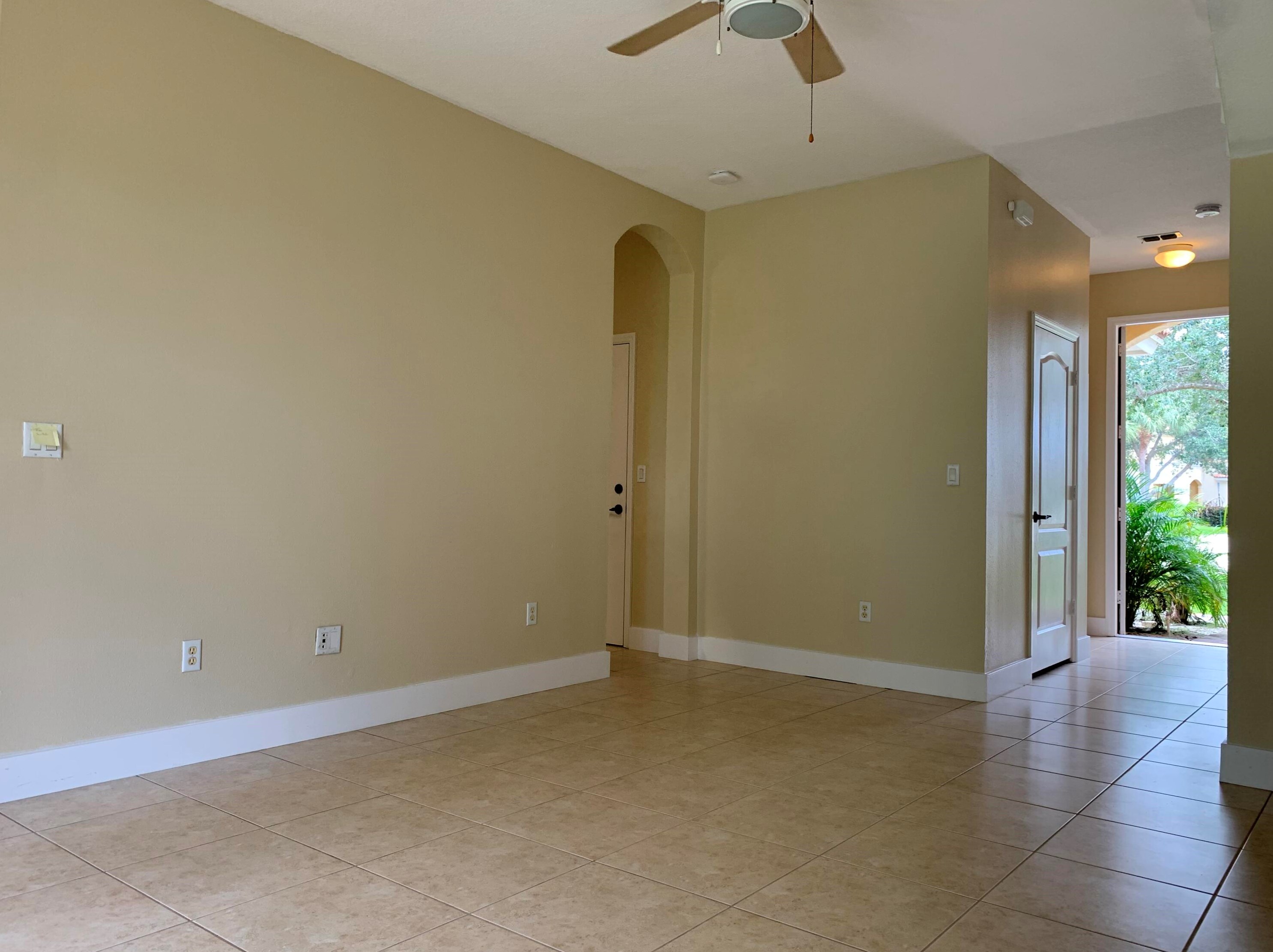 1404 Seminole Palms Dr, Lake Worth FL 33463-4228 exterior