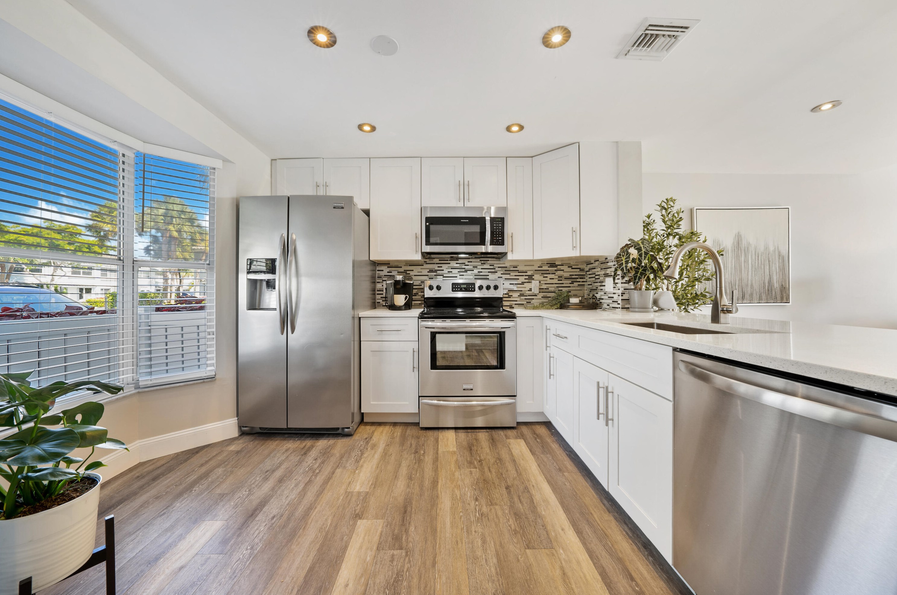 1096 Jeffery St, Boca Raton, FL 33487-4110