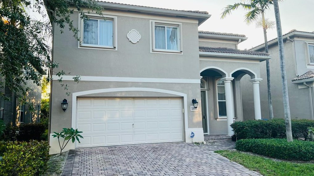 1267 Rosegate Blvd, West Palm Beach, FL 33404-1821