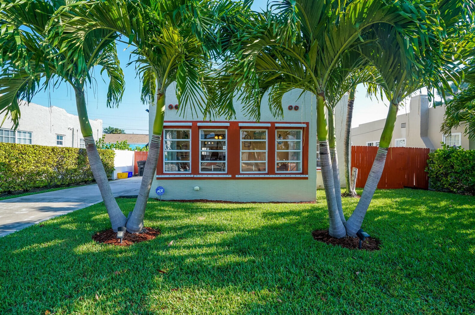 827 Mcintosh St, West Palm Beach, FL 33405