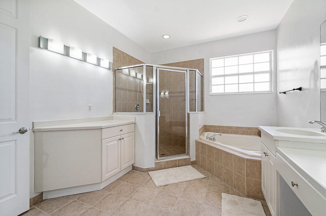 65 Lancaster Rd, Boynton Beach FL  33426-8431 exterior