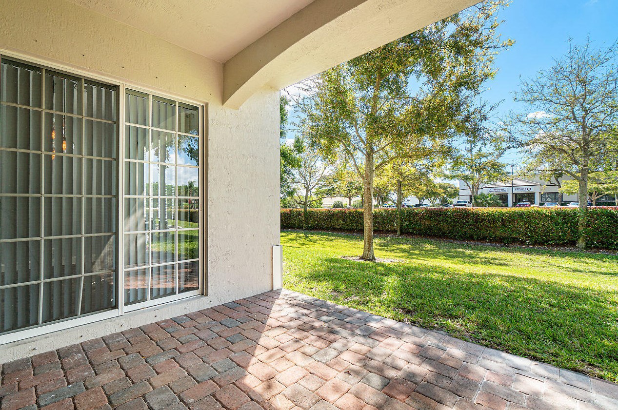 65 Lancaster Rd, Boynton Beach FL  33426-8431 exterior