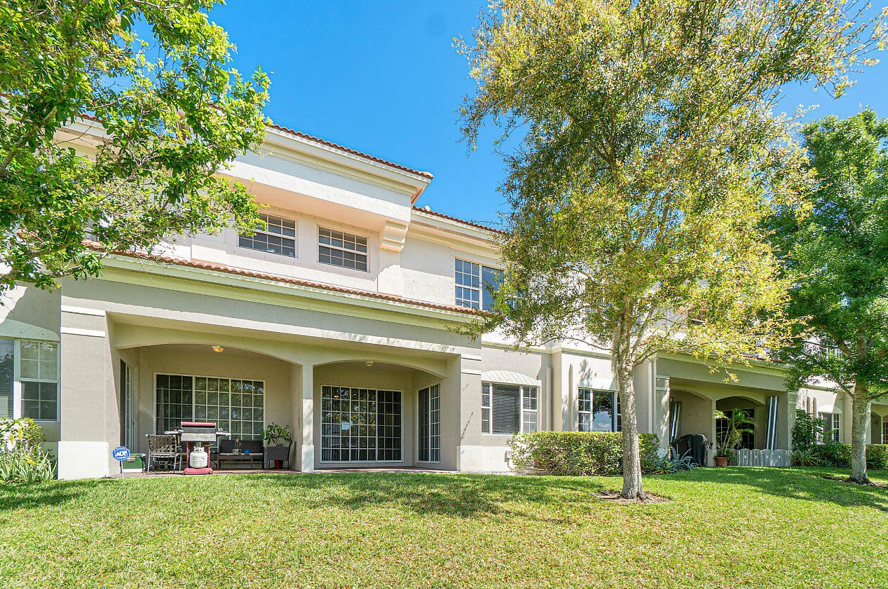 65 Lancaster Rd, Boynton Beach FL  33426-8431 exterior