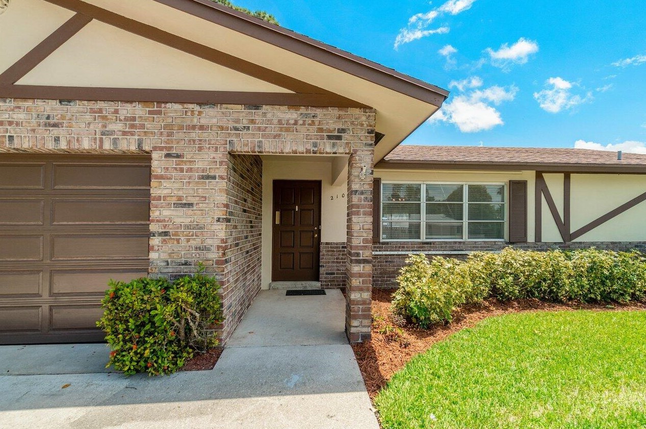 2107 Collier Ave, Lake Worth, FL 33461-5625