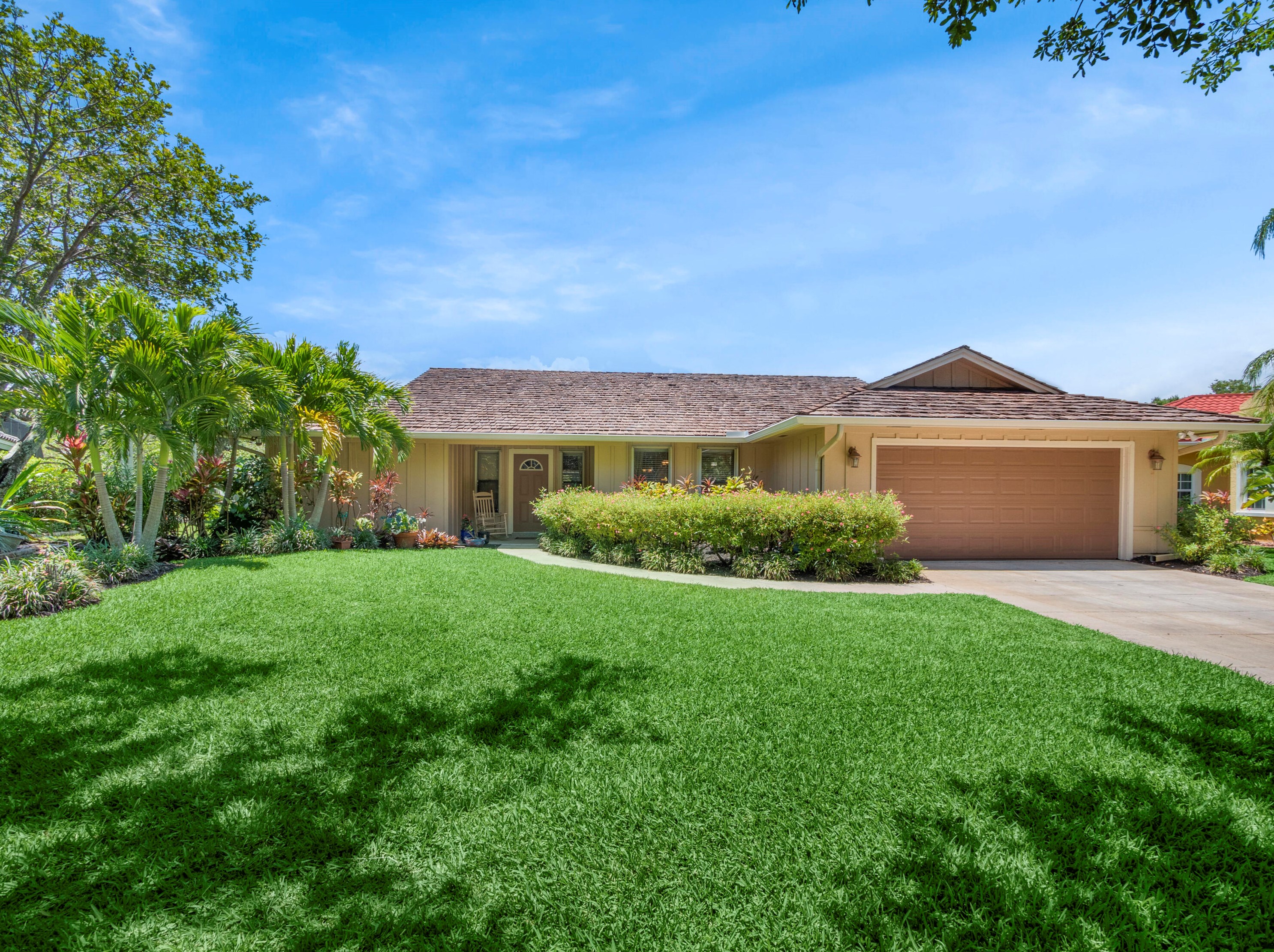 18079 Lake Bend Dr, Jupiter, FL 33458-3809
