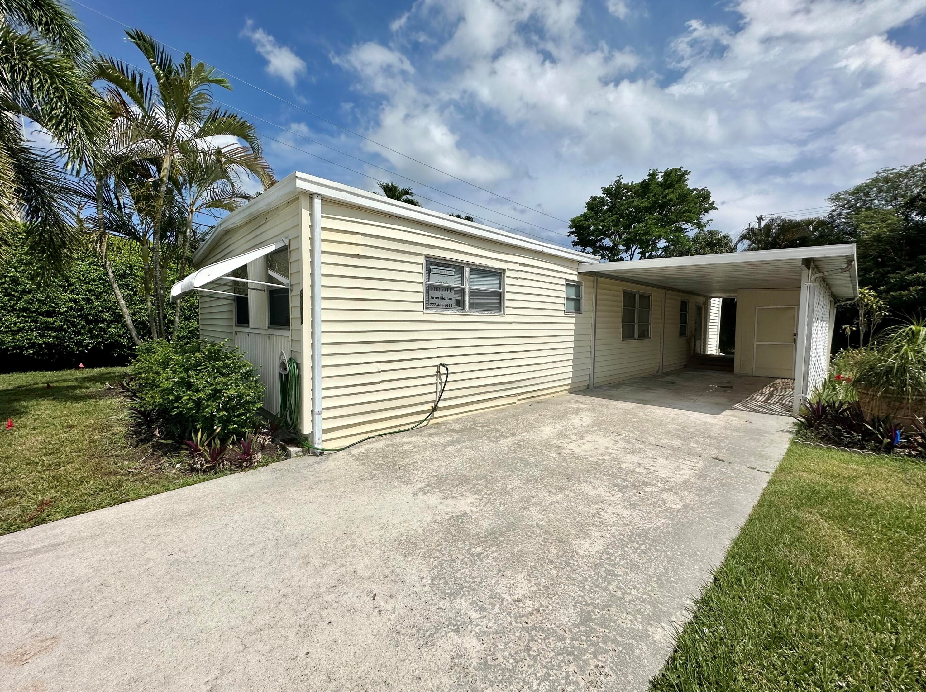 8070 South St, Boca Raton, FL 33433-1517
