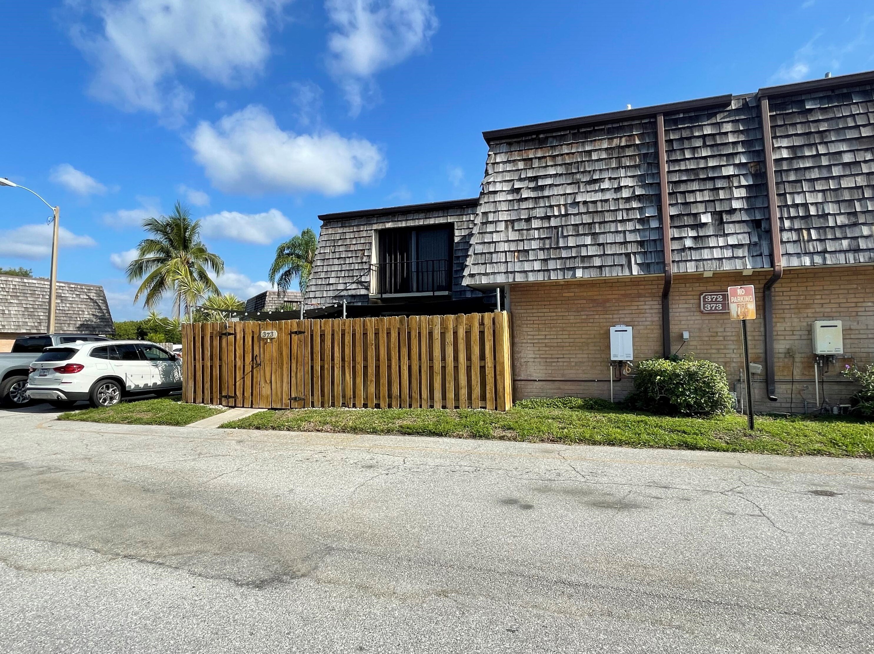 373 Lake Arbor Dr, Lake Worth, FL 33461